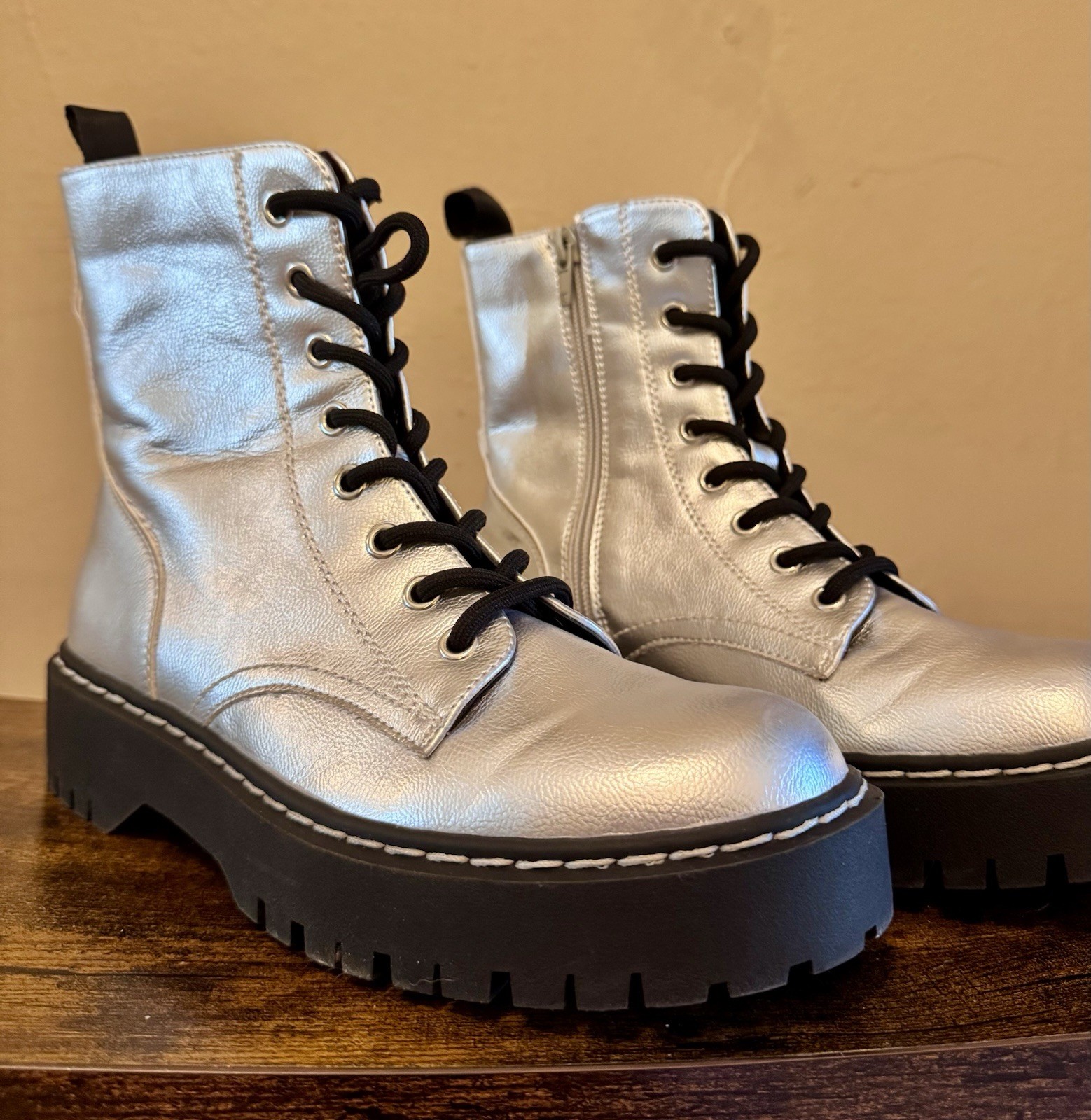 Sincerely Jules Harley Combat Boots Metallic Silver Women’s Sz 6.5