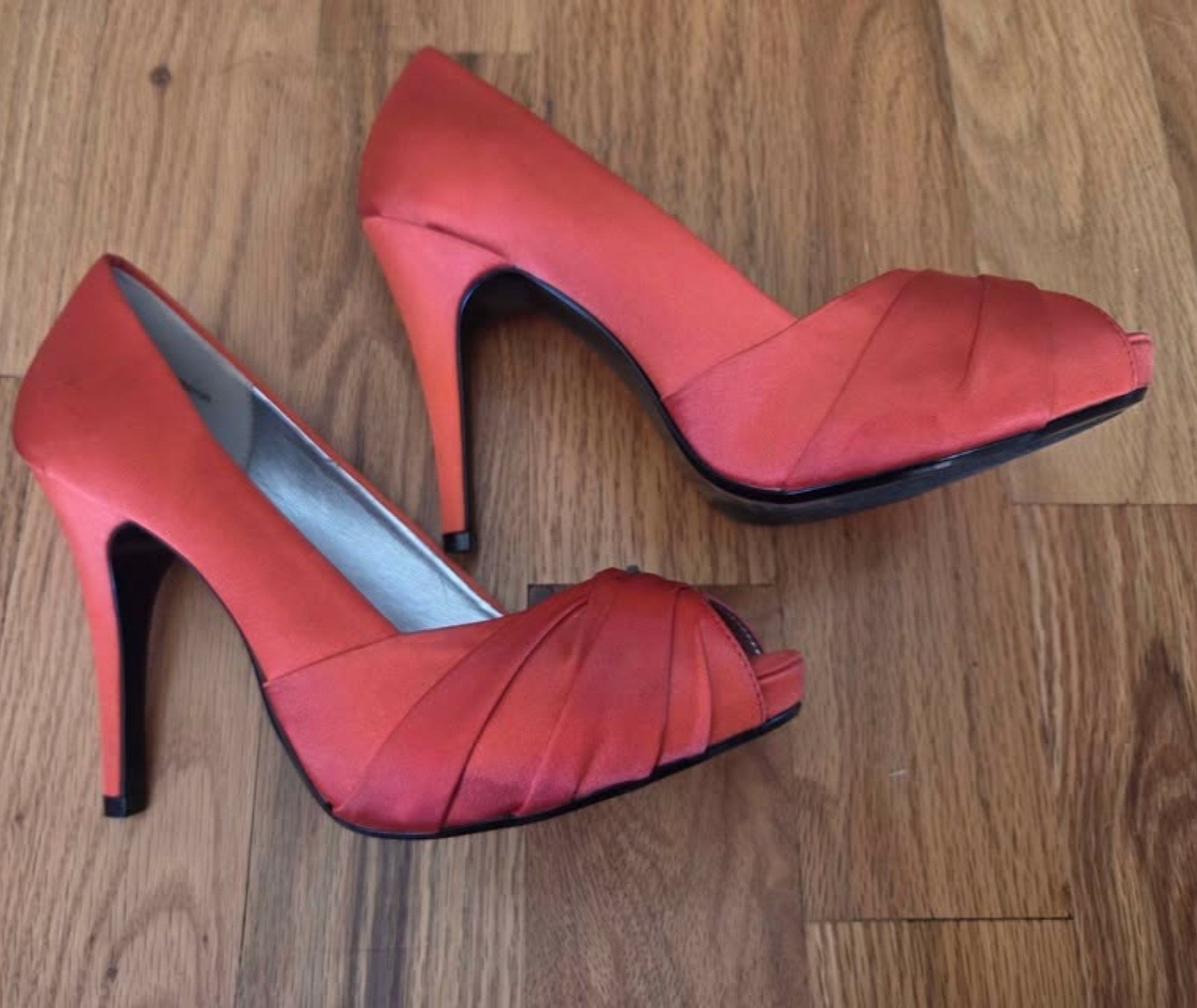 Lulu Townsend Orange Satin Heels Size 8 Excellent Condition