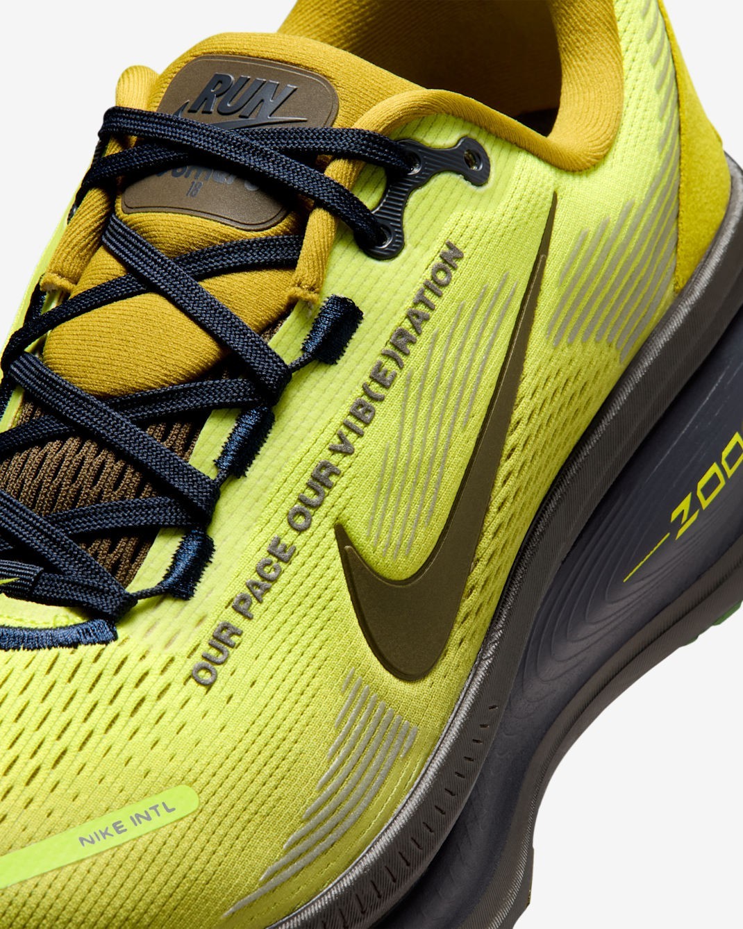 NIKE Women’s Vomero 18 SE IQ3413-704 Sonic Yellow Peat Moss Dark Obsidian