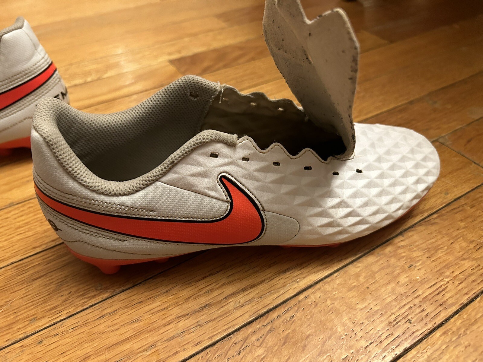 Nike Tiempo Legend 8 Soccer Cleats WoMens Size 7 White/Neon Pink AT6107-163 Nice
