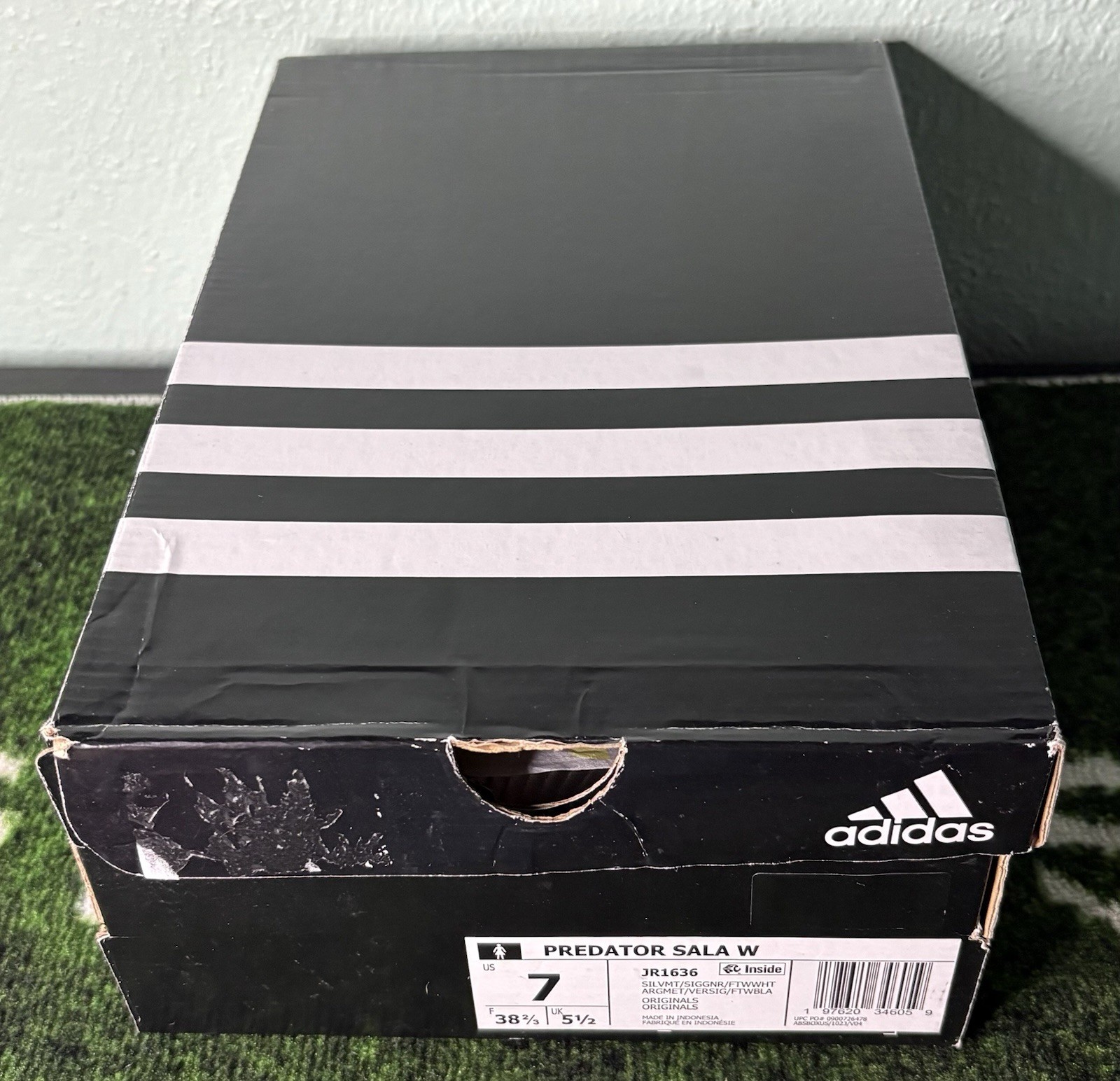 US Women’s 7/Men 6 – Adidas Predator Sala «Silver Metallic Signal Green» JR1636