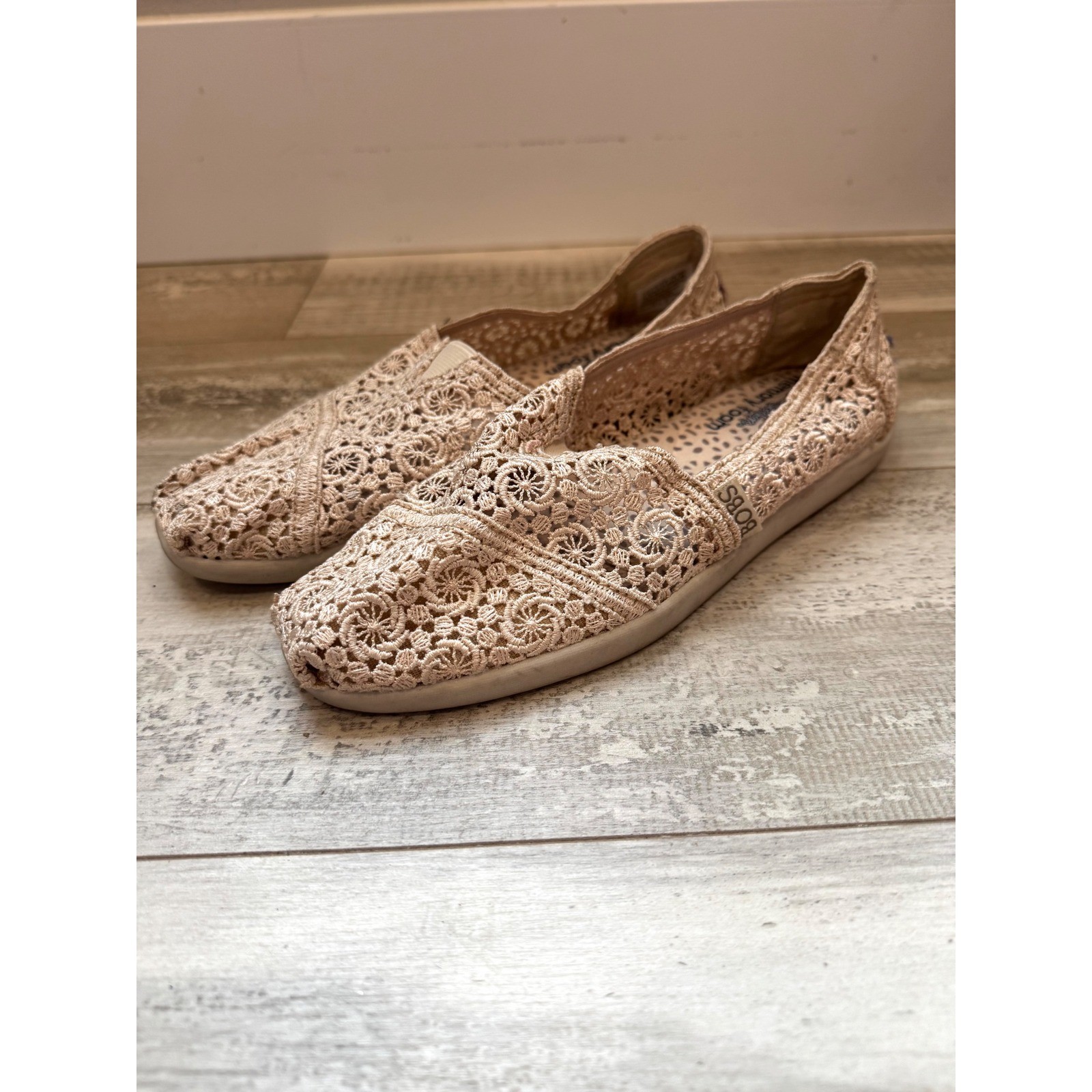 Skechers BOBS Crochet Slip-On Flats Beige Memory Foam Cottagecore Size 7.5 Boho
