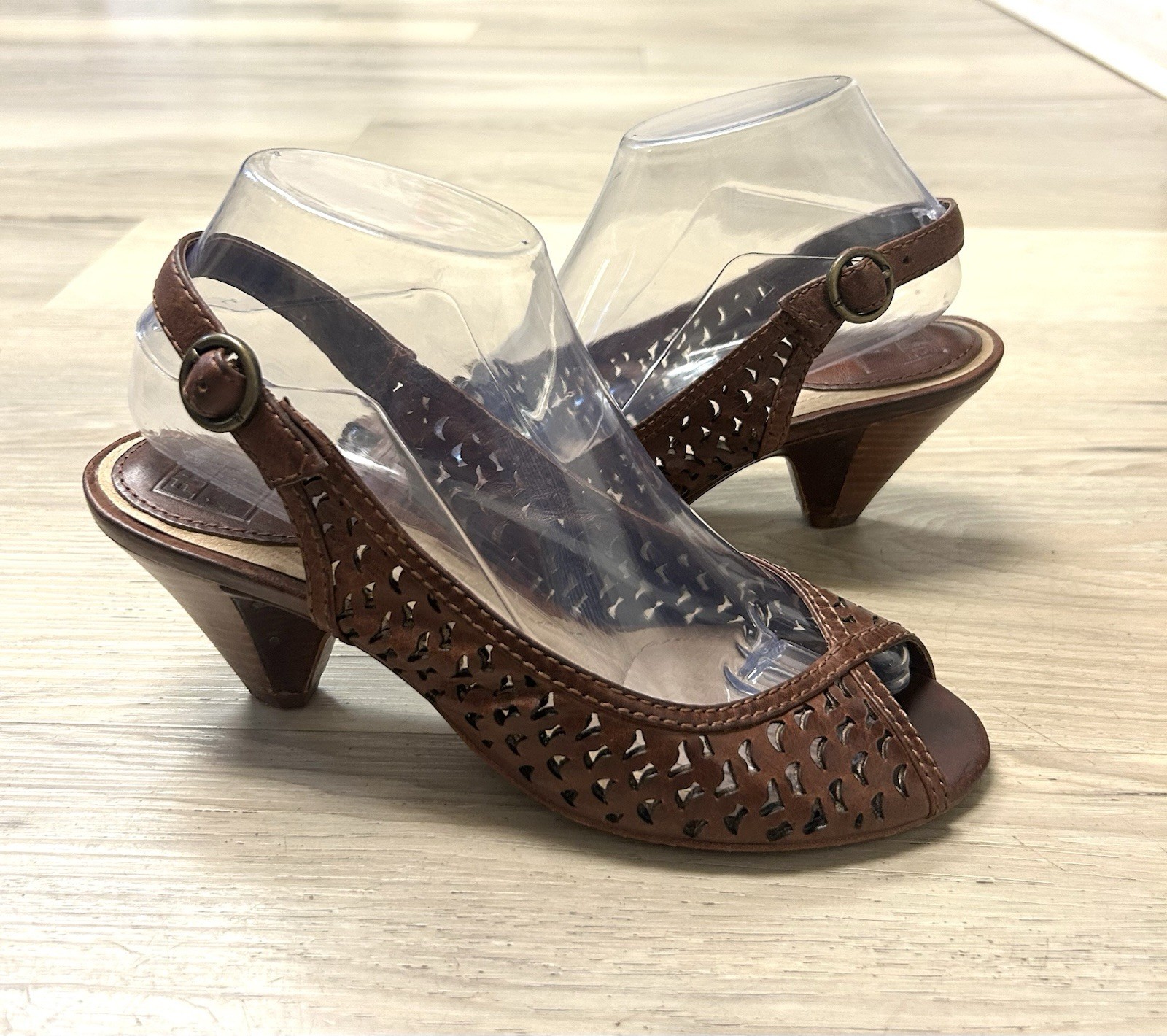 Frye Sandals Maya Brown Leather Cutout Slingback Pumps Studded Women Sz 7.5M
