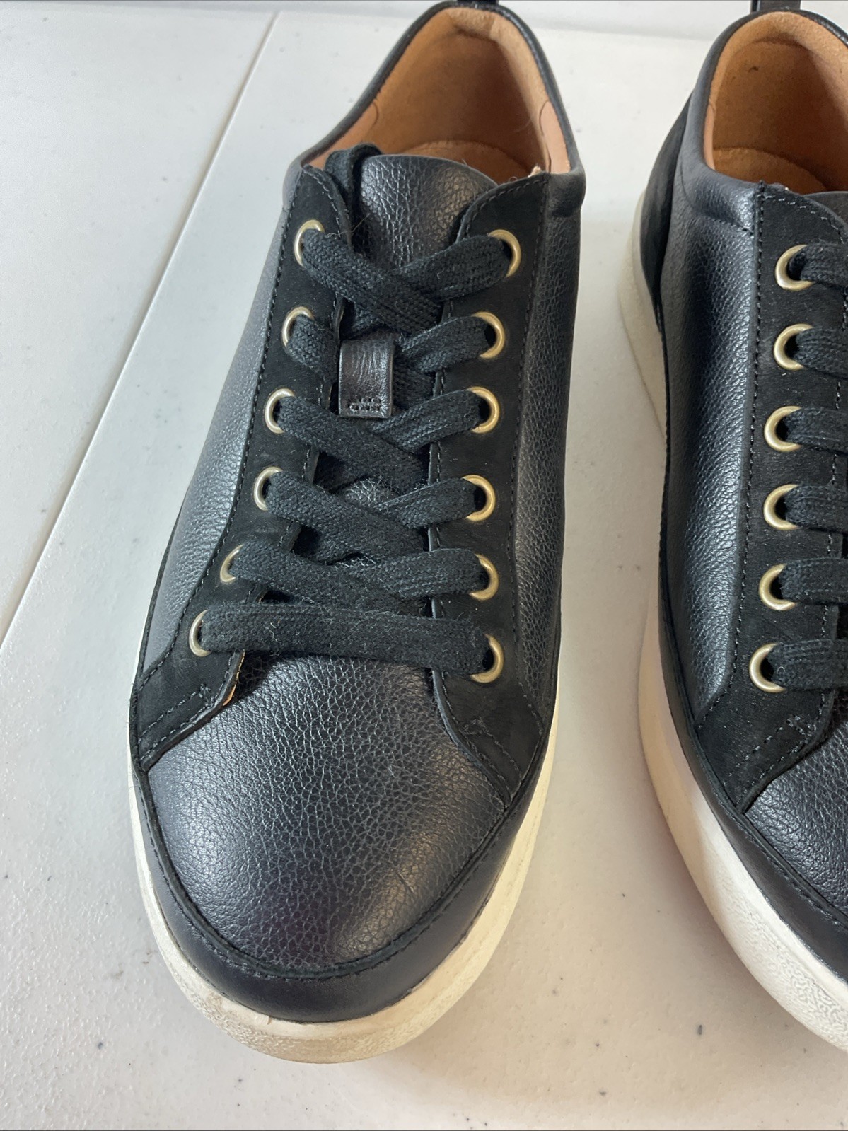 Vionic Winny Women’s Black Leather Suede 9.5 Low Comfort Sneakers Casual Travel