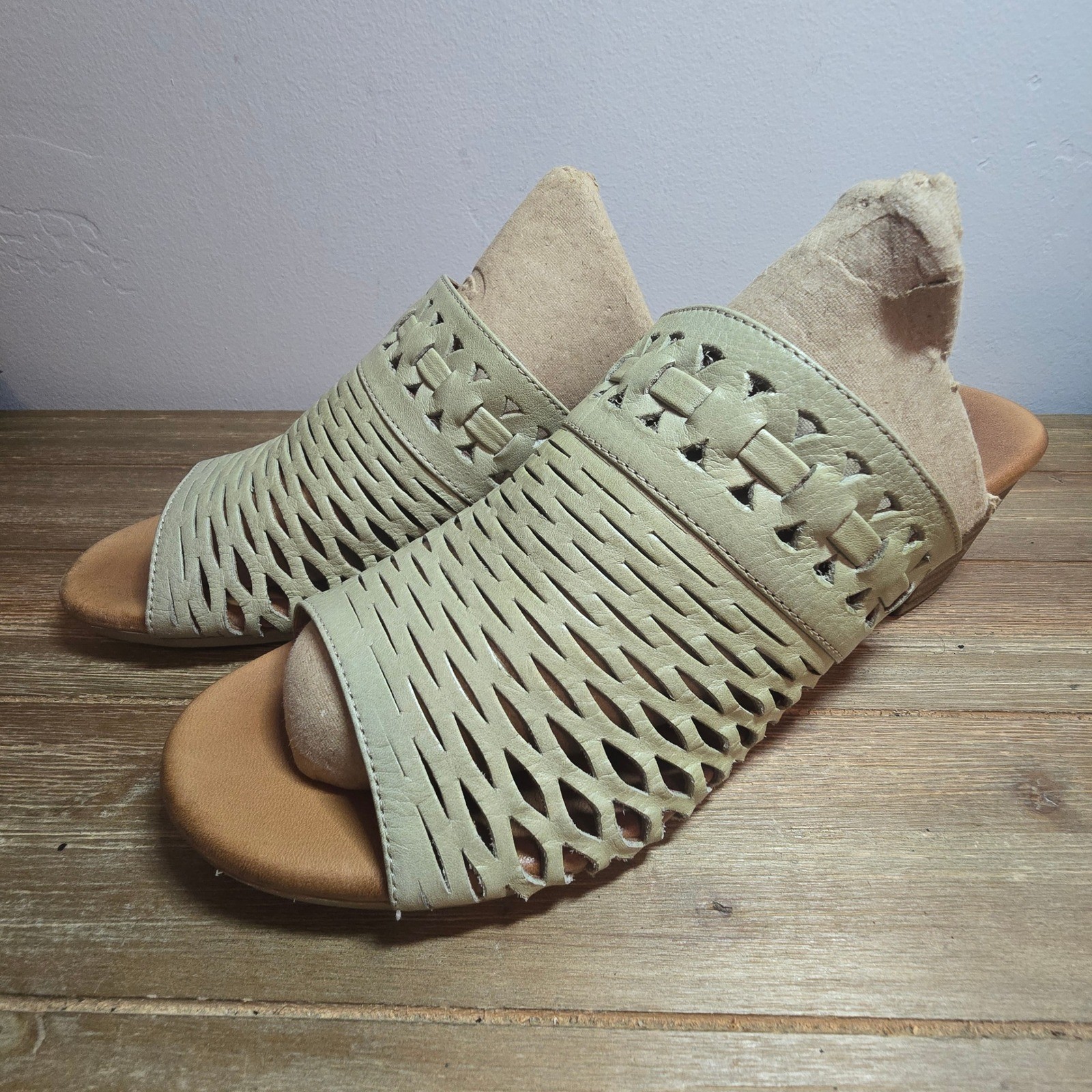 Spring Step L’Artiste Sage Green Leather Laser Cut Woven Block Heel Mules 41