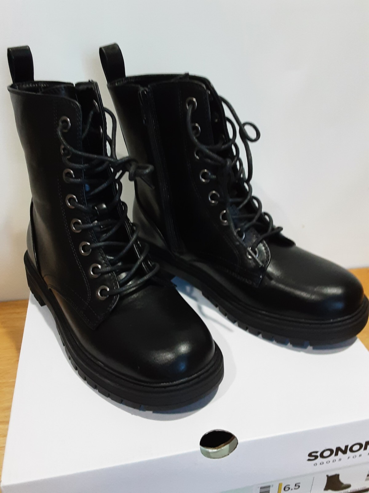 NEW Sonoma Reindeer Lace Up Boots size 6.5 has inside zippers 1.5″ heel pull tab