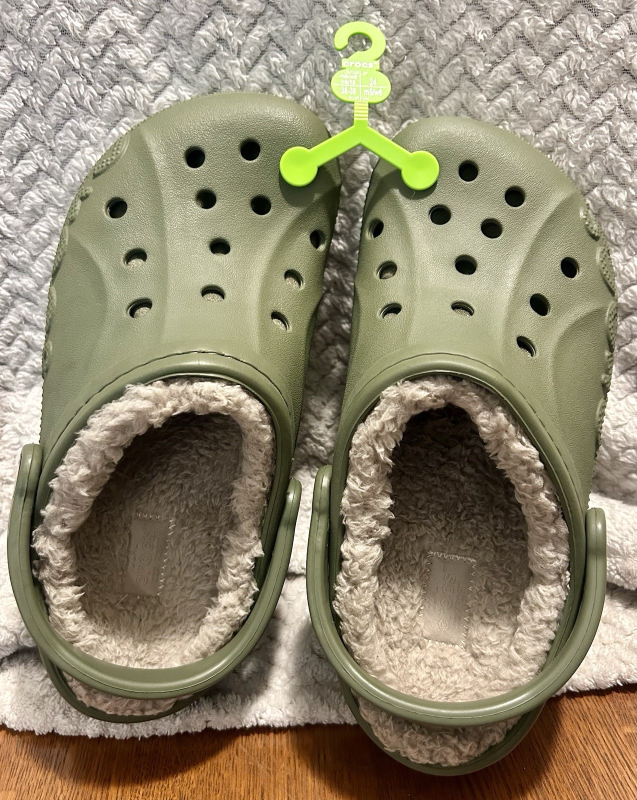 CROCS-Baya Lined Clog – Men Size 6/Woman Size 8.
