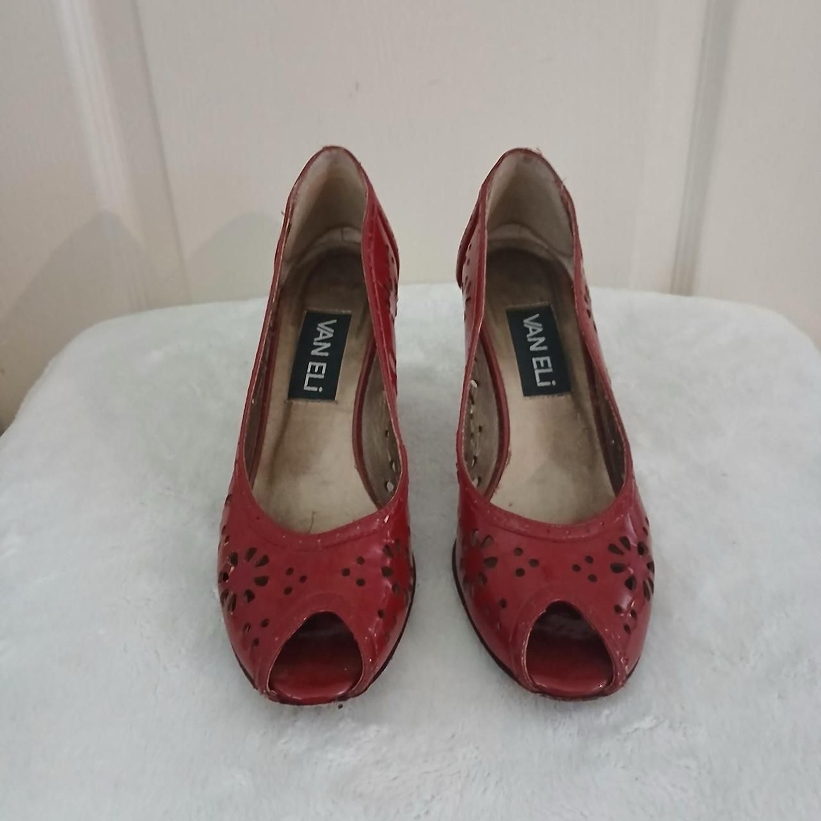 Y2K Vintage VANELi Red Patent Floral Laser Cut Peep Toe Heels 7 Rockabilly PinUp
