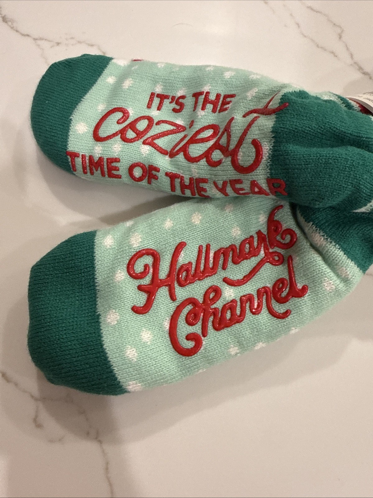 HALLMARK RED PICK UP TRUCK COZY CHRISTMAS FUZZY SLIPPER SOCKS WOMEN’S 9-11 NEW