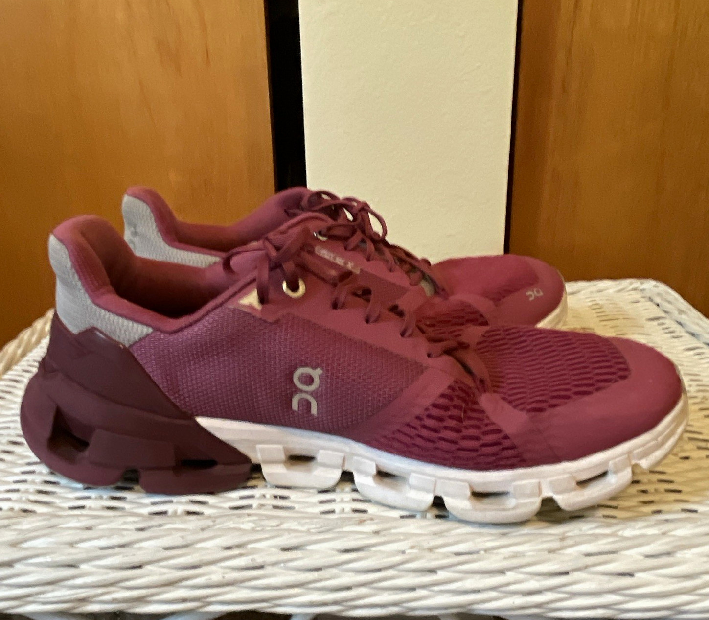 On Women’s Purple/White/Gray Low Top Lace-Up Mesh Athletic Sneakers