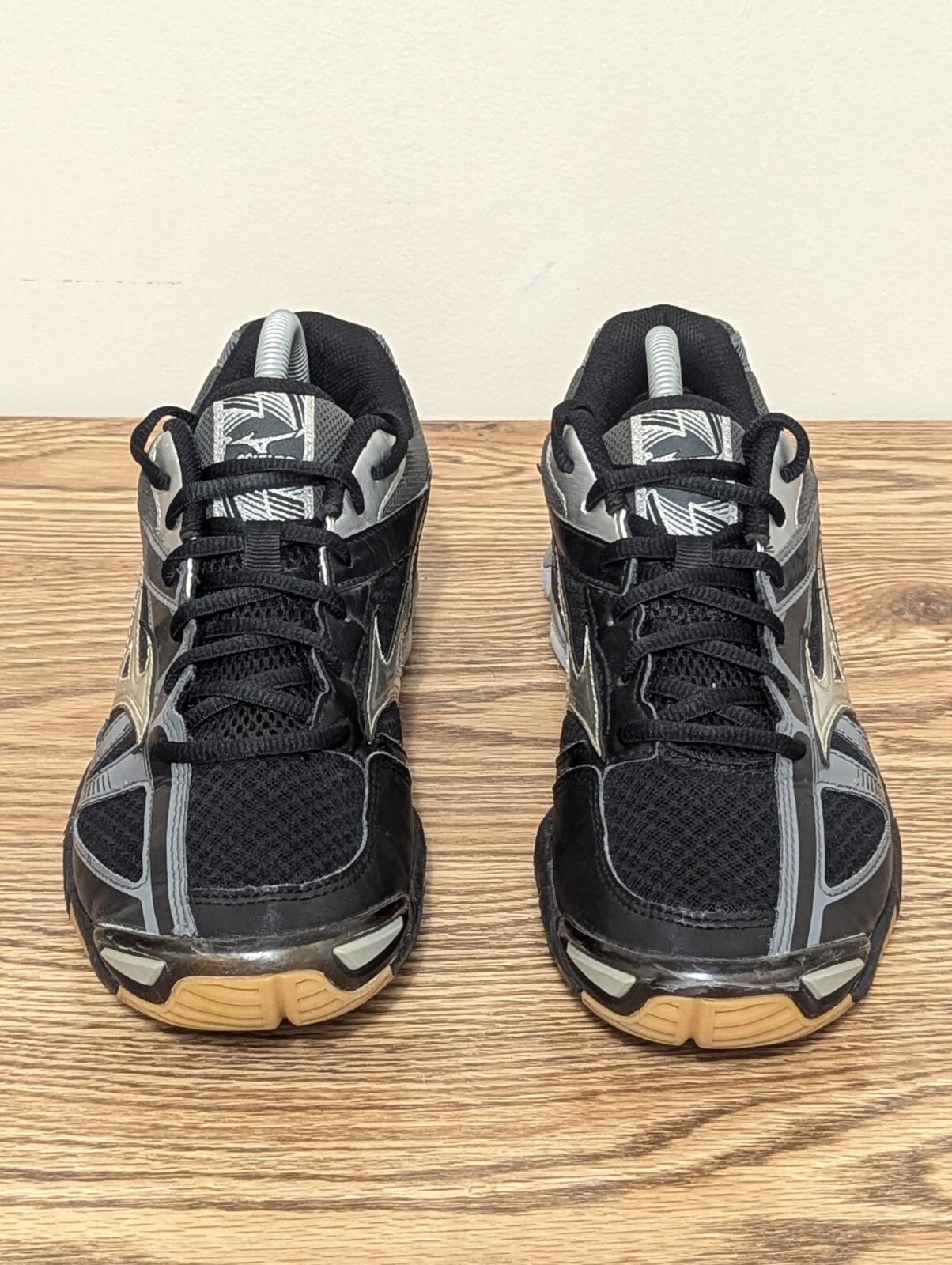 Mizuno Women’s Wave Bolt 6 Volleyball Shoes Black/Silver Size 10