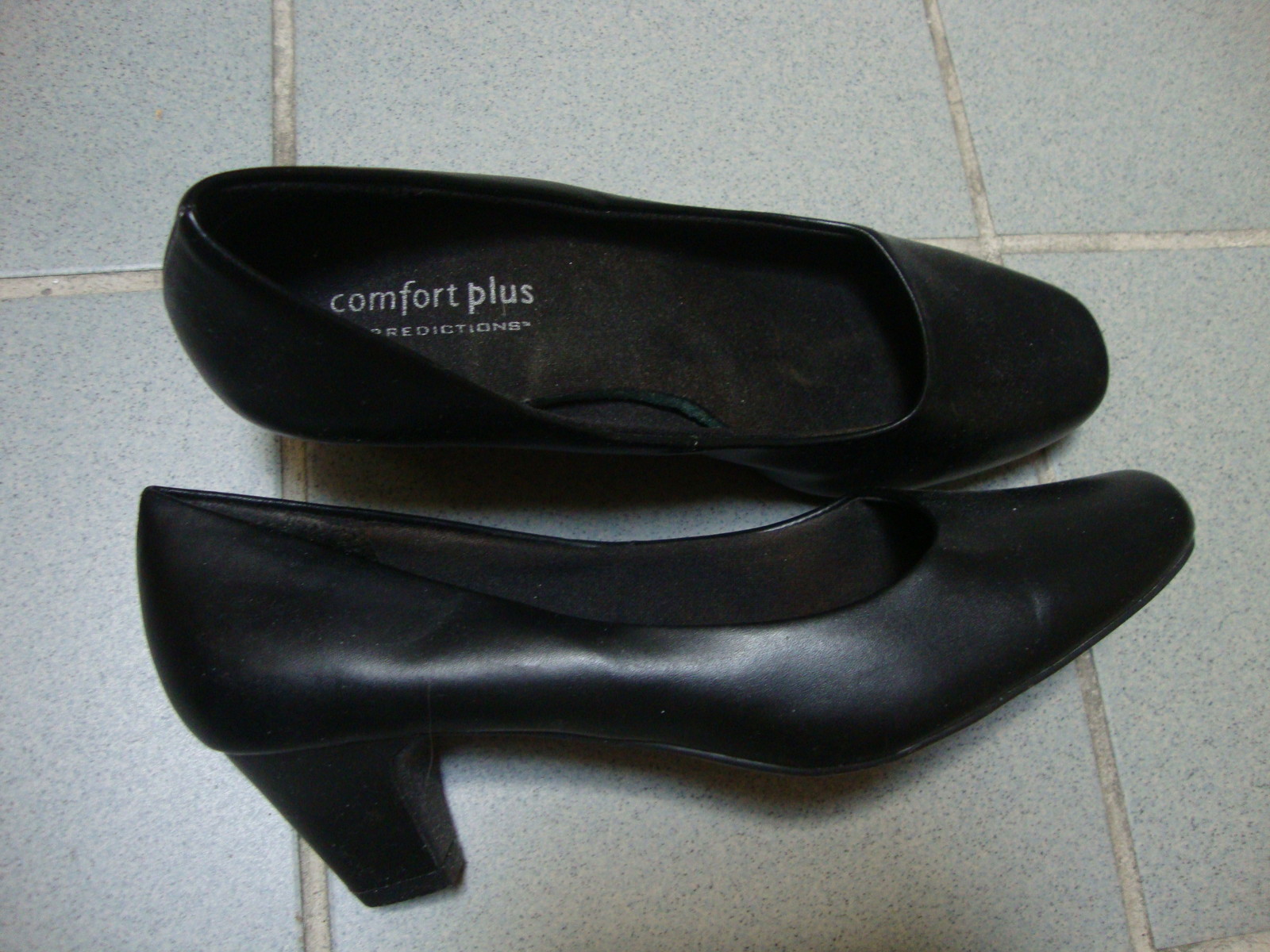 Predictions’ Black size 5.5 Low (3/4 in. to 1 1/2 in.) heel classic pump