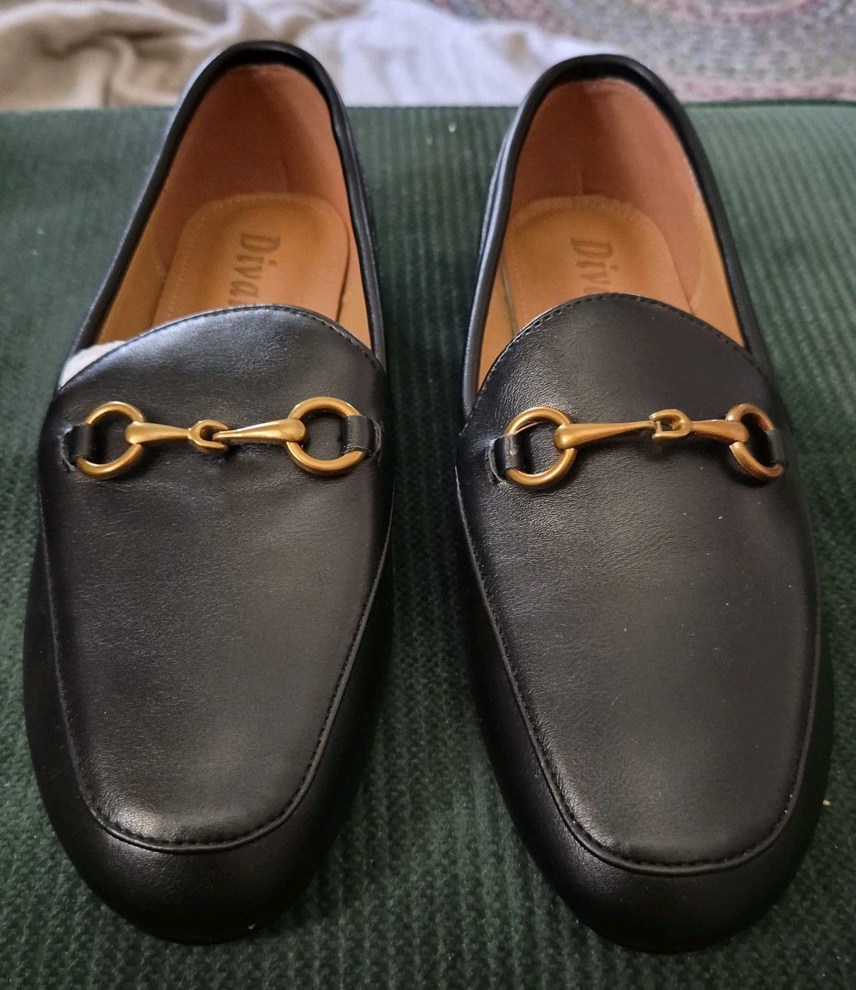Divanne Women’s Black Loafer Flats with Gold Chain New Size 7