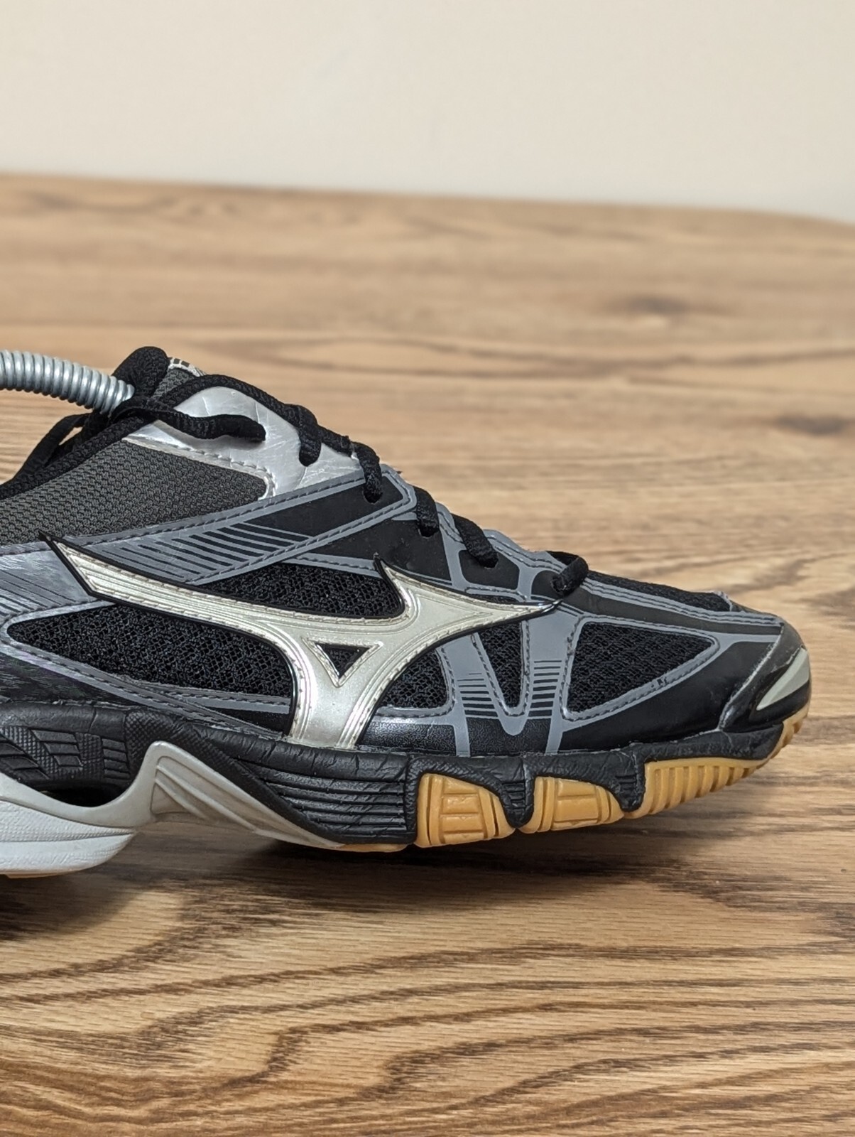 Mizuno Women’s Wave Bolt 6 Volleyball Shoes Black/Silver Size 10