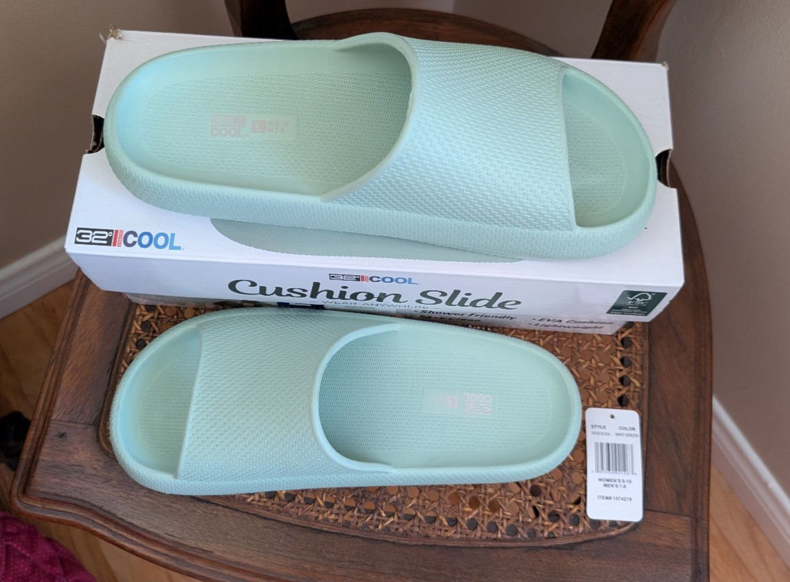 NWT 32 Degrees Unisex Cushion Slide Sandals Mint Green Size Large (W9-10 M7-8)