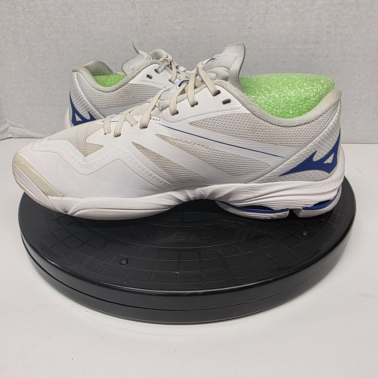 Mizuno Volleyball Shoes Women’s Sz 8 White Blue Wave Lightning Z6 Gym Indoor