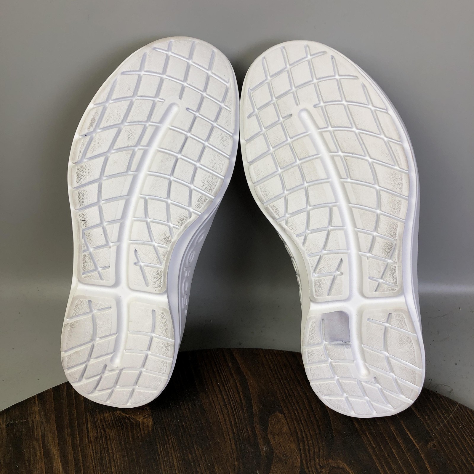 OOFOS OOmg eeZee Low Shoes Womens Size 7 Beige Slip On Recovery Walking Sneakers