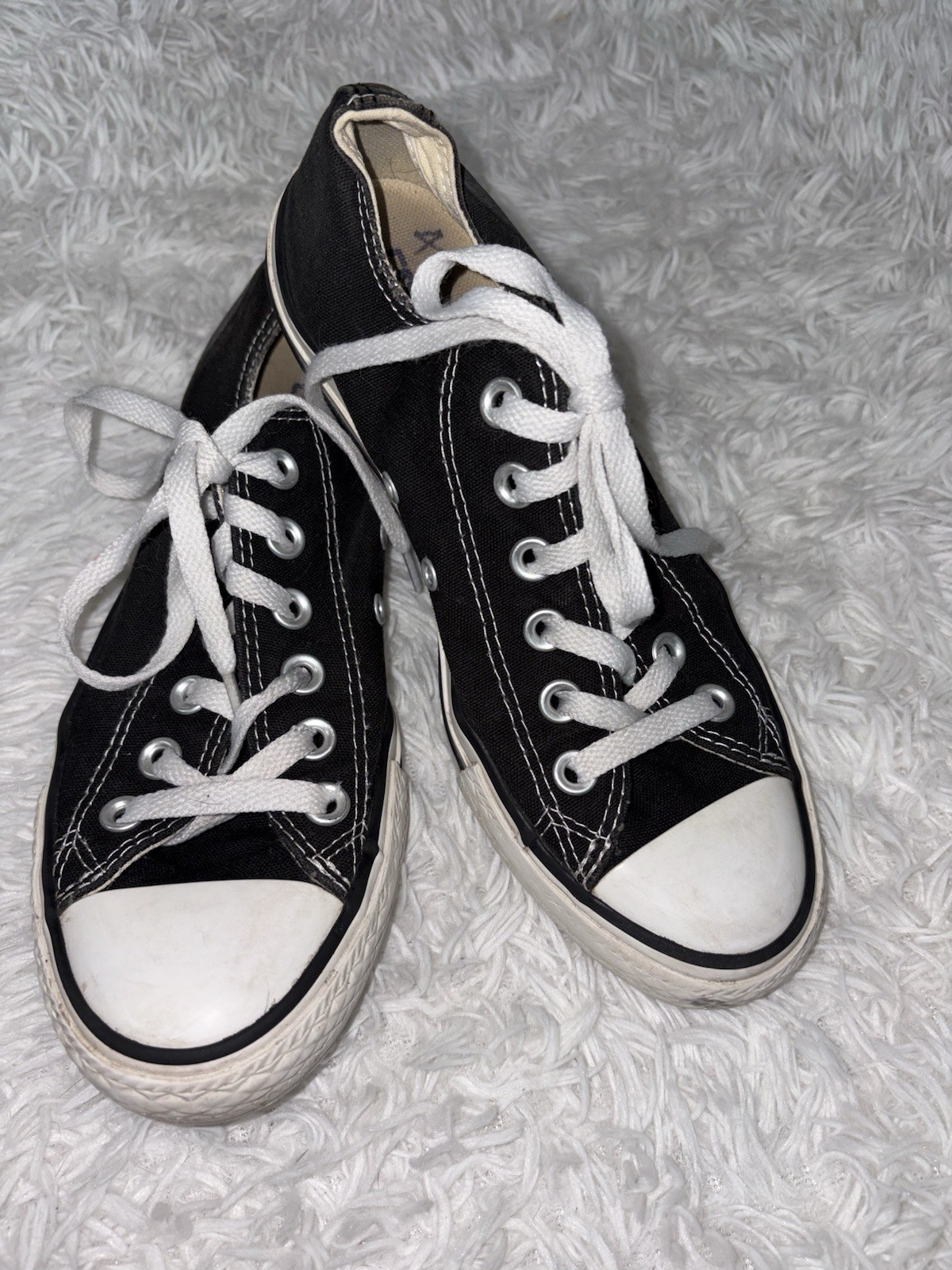 Converse All Star Women’s 7 Men’s 5 Classic Black Lace Sneaker.