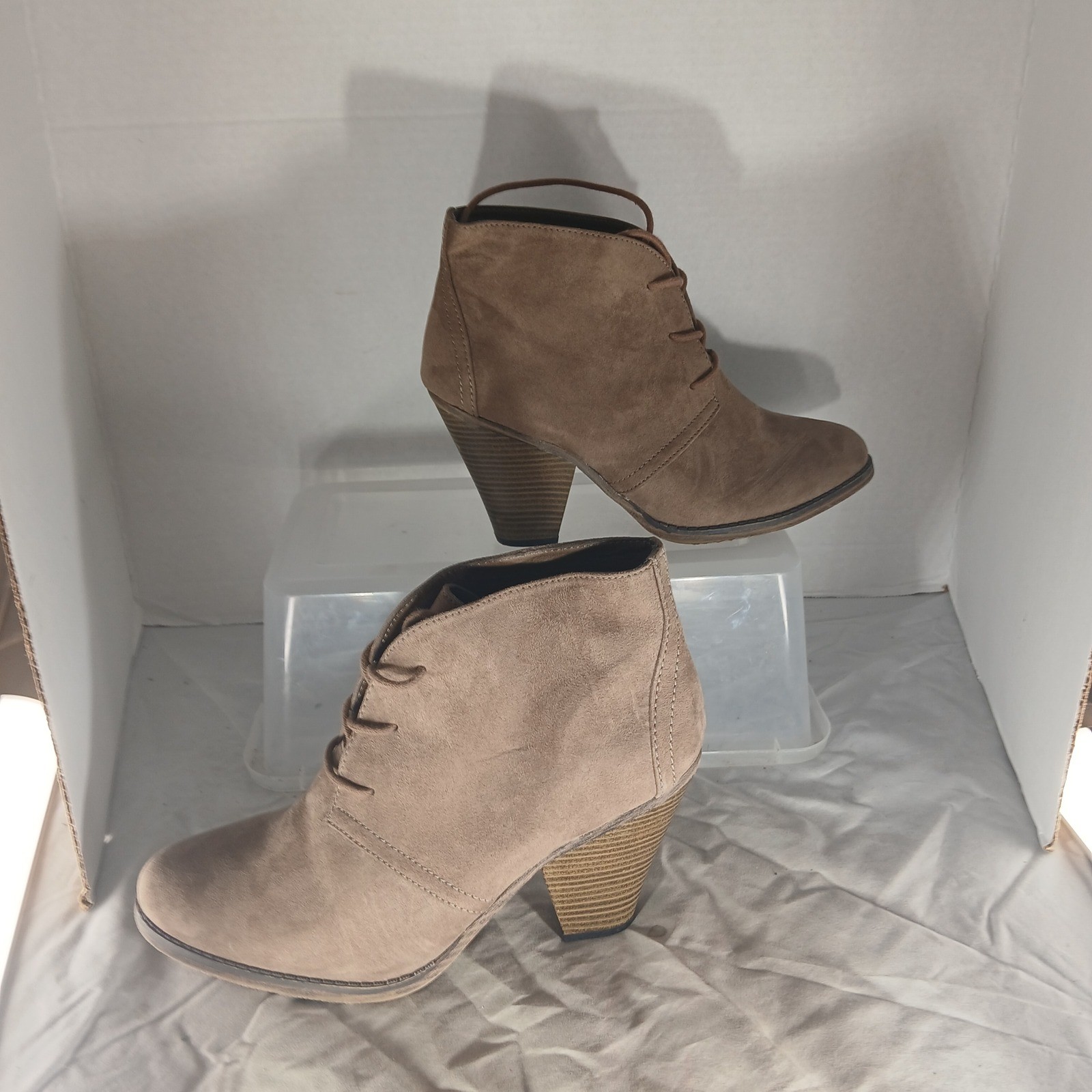 MIA Sage Lace Up Ankle Boots 10M Tan Faux Suede Stacked Heel Boho GG378A