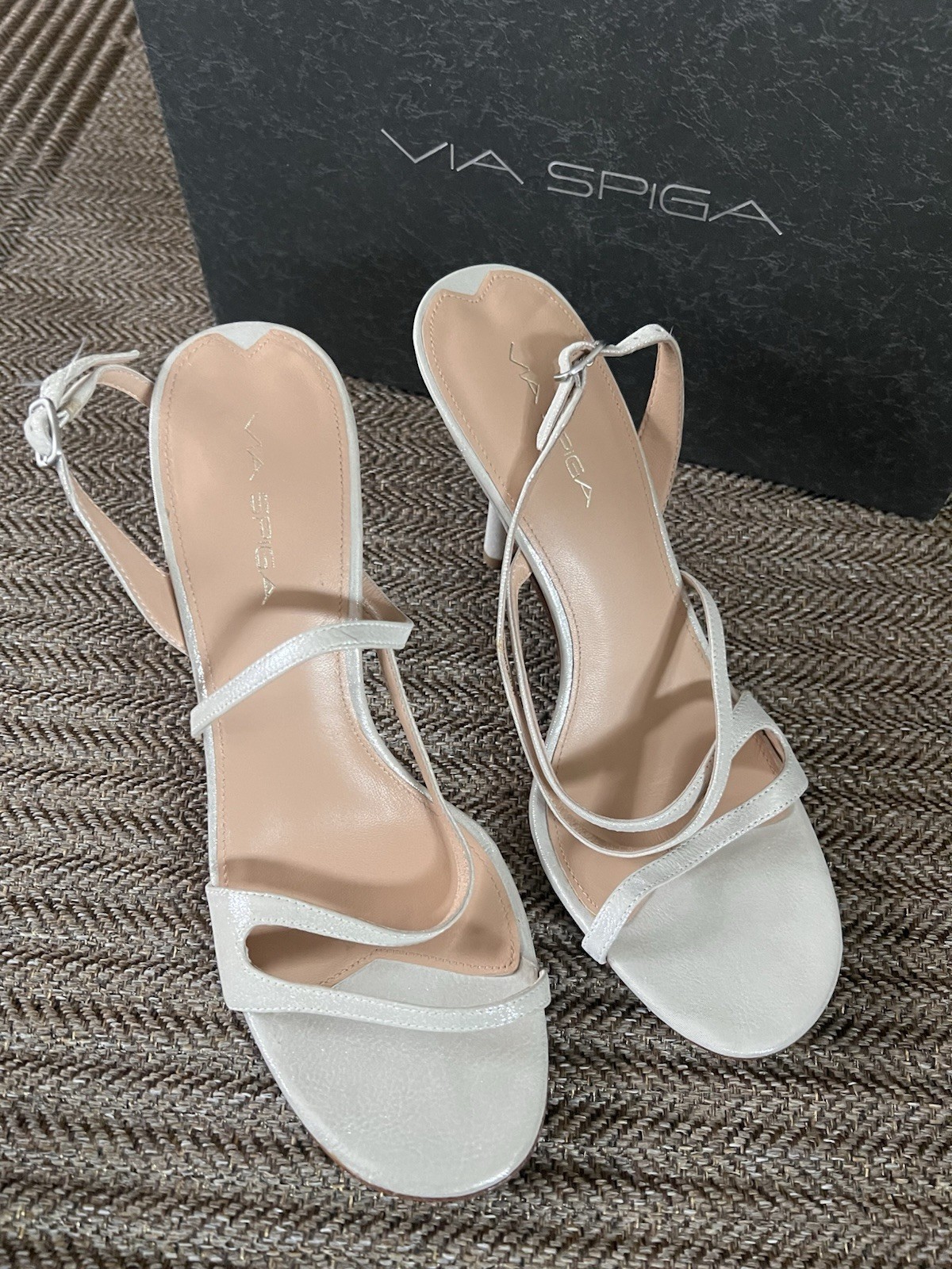 NWB Via Spiga women heels sz.9 shoes