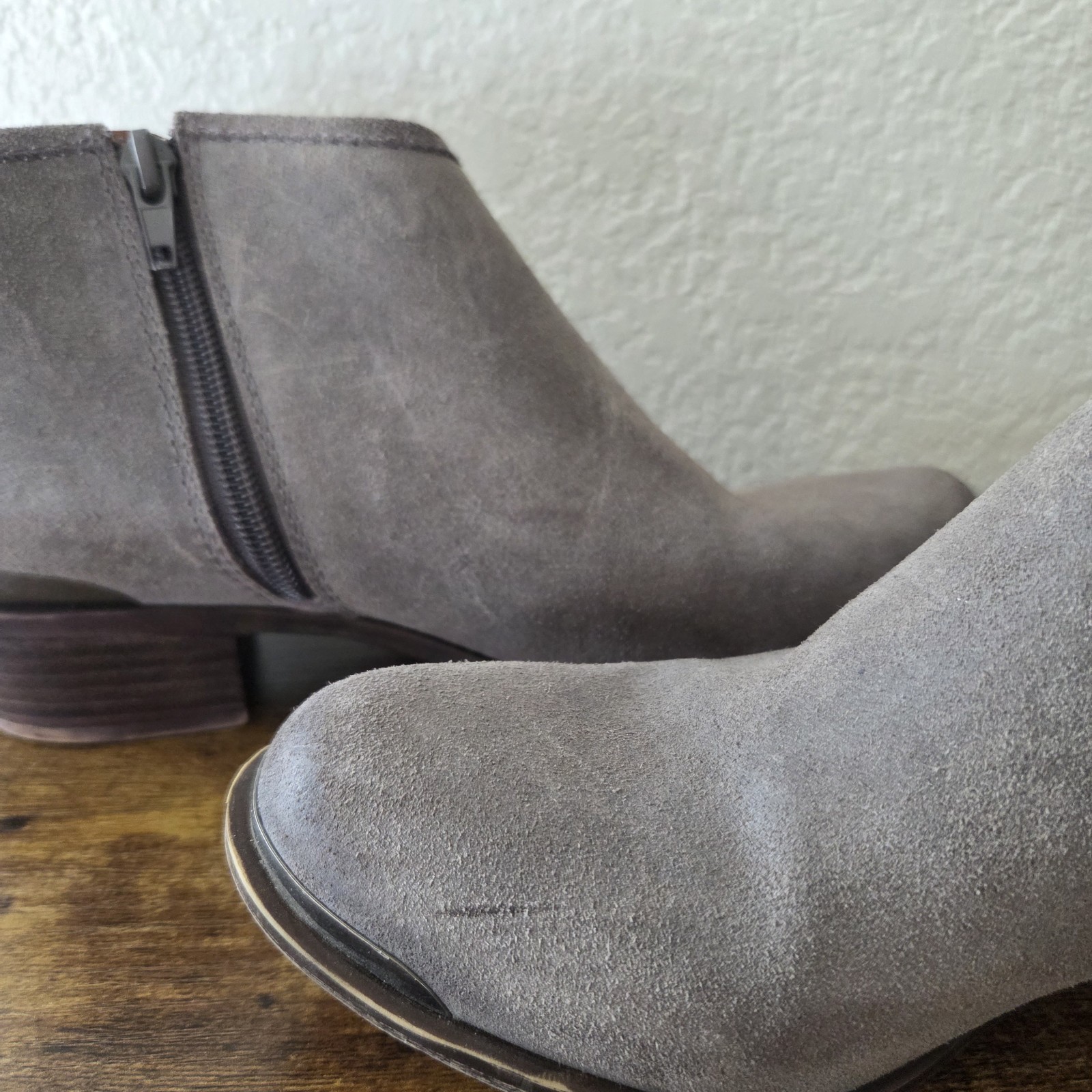 Lucky Brand Low Ankle Metal Detail Grey Western Suede Bootie US 8M 38 Women’s
