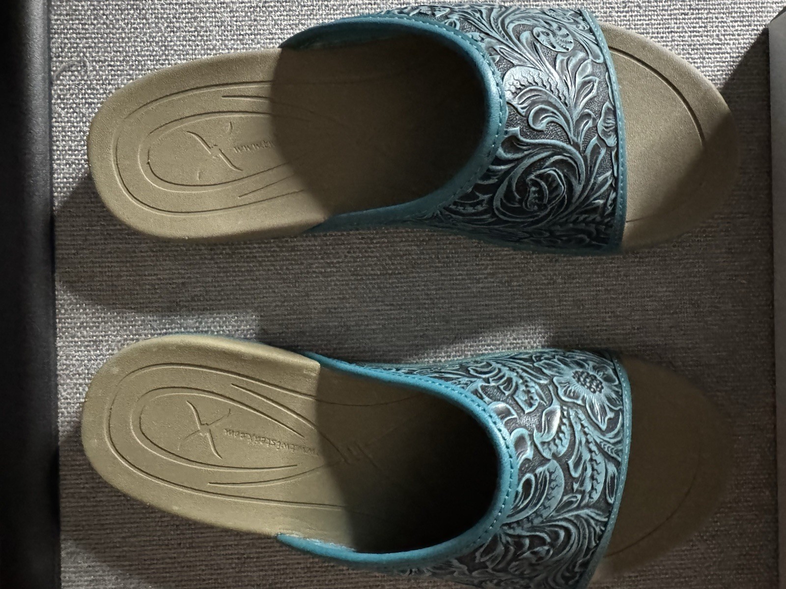 Twisted X Women’s Teal Color Slide Sandals Size 8 Tooled Leather Top Summer Shoe