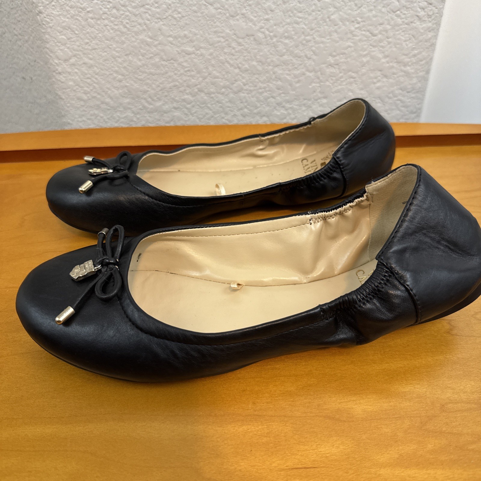 Vince Camuto Black Leather Ballet Flats Bow Slip On Women’s US 8.5 M EUR 39.5