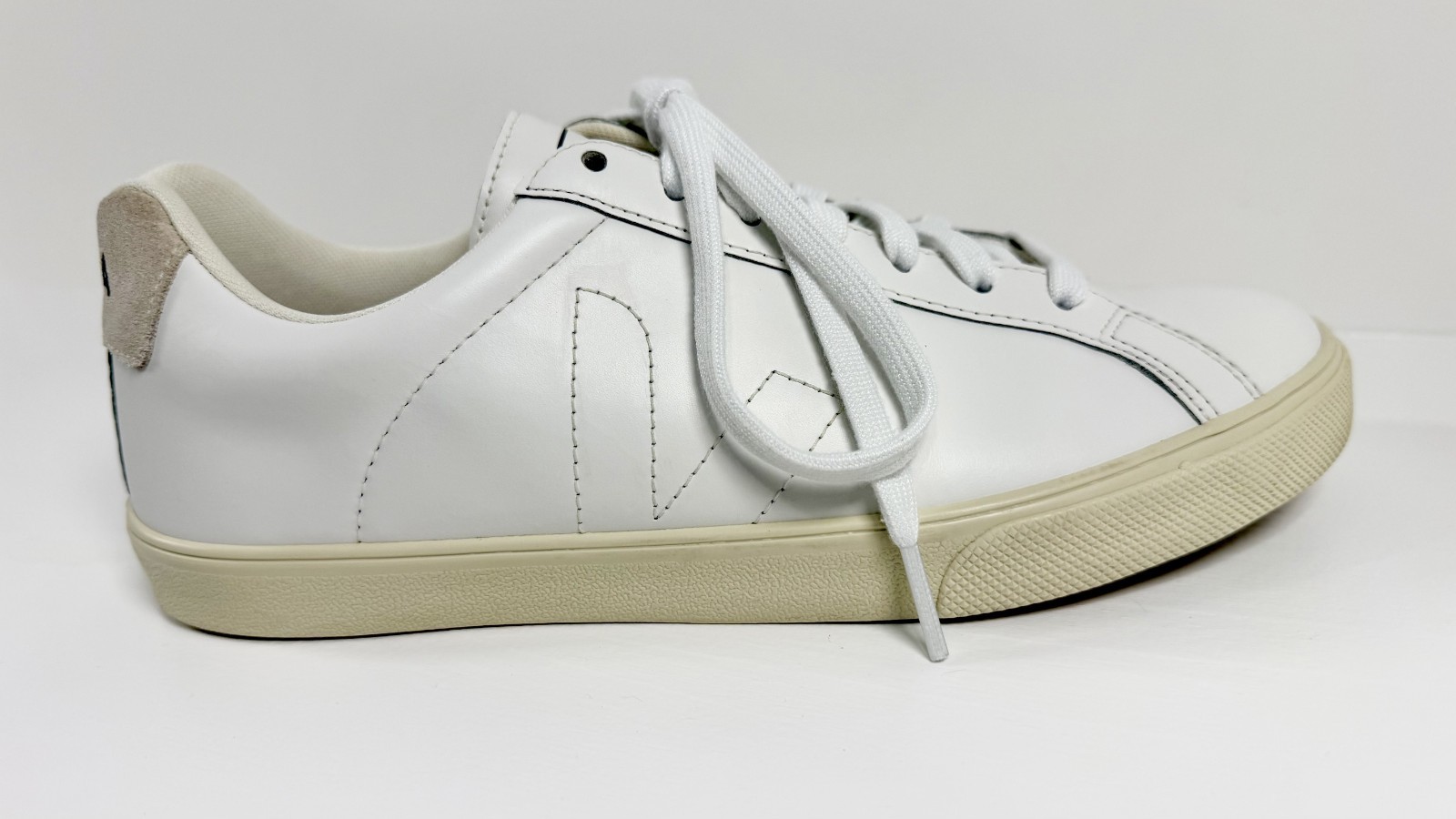 Veja Esplar White Leather Sneakers – Women’s Size 9 – Men’s Size 7 – EU 40