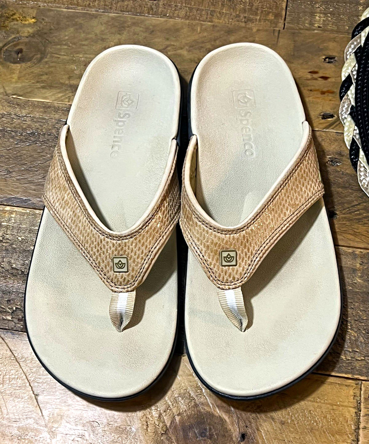 Spenco Women’s Beige Leather Thong Slip-On Sandals Logo US 8 EU 39 UK 5.5