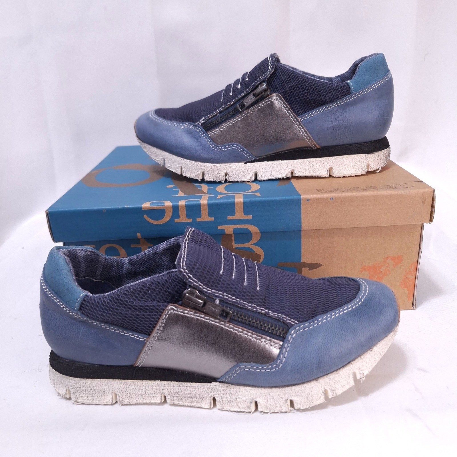 OTBT Sewell Leather Mesh Dual Side Zip Sneakers Womens 6.5 Metallic Blue NWB