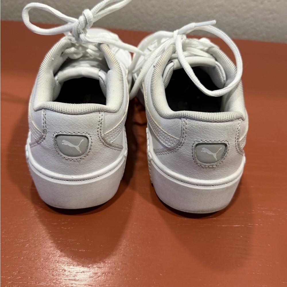 Puma Women White Leather Low Top Sneakers Size 8.5 Smash Court