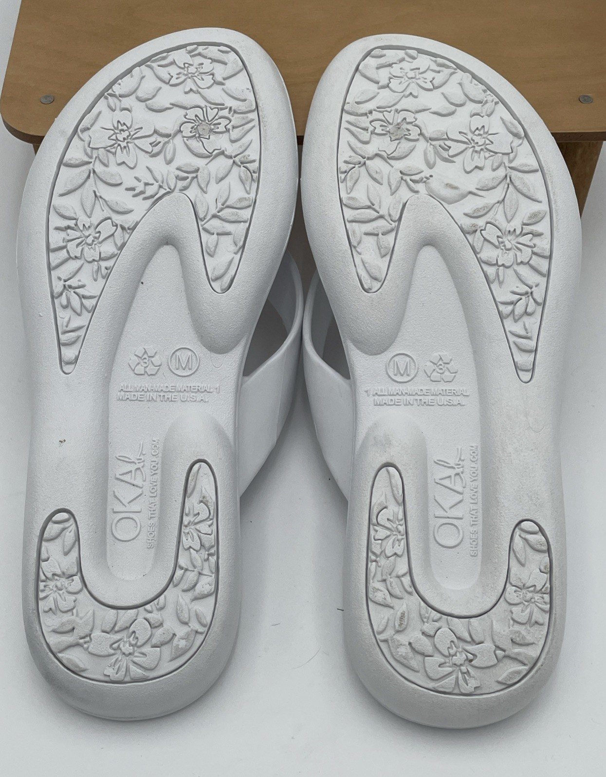 Oka-b White Flip Flops Sandals Women Size M Massage Beads Waterproof Non-Slip