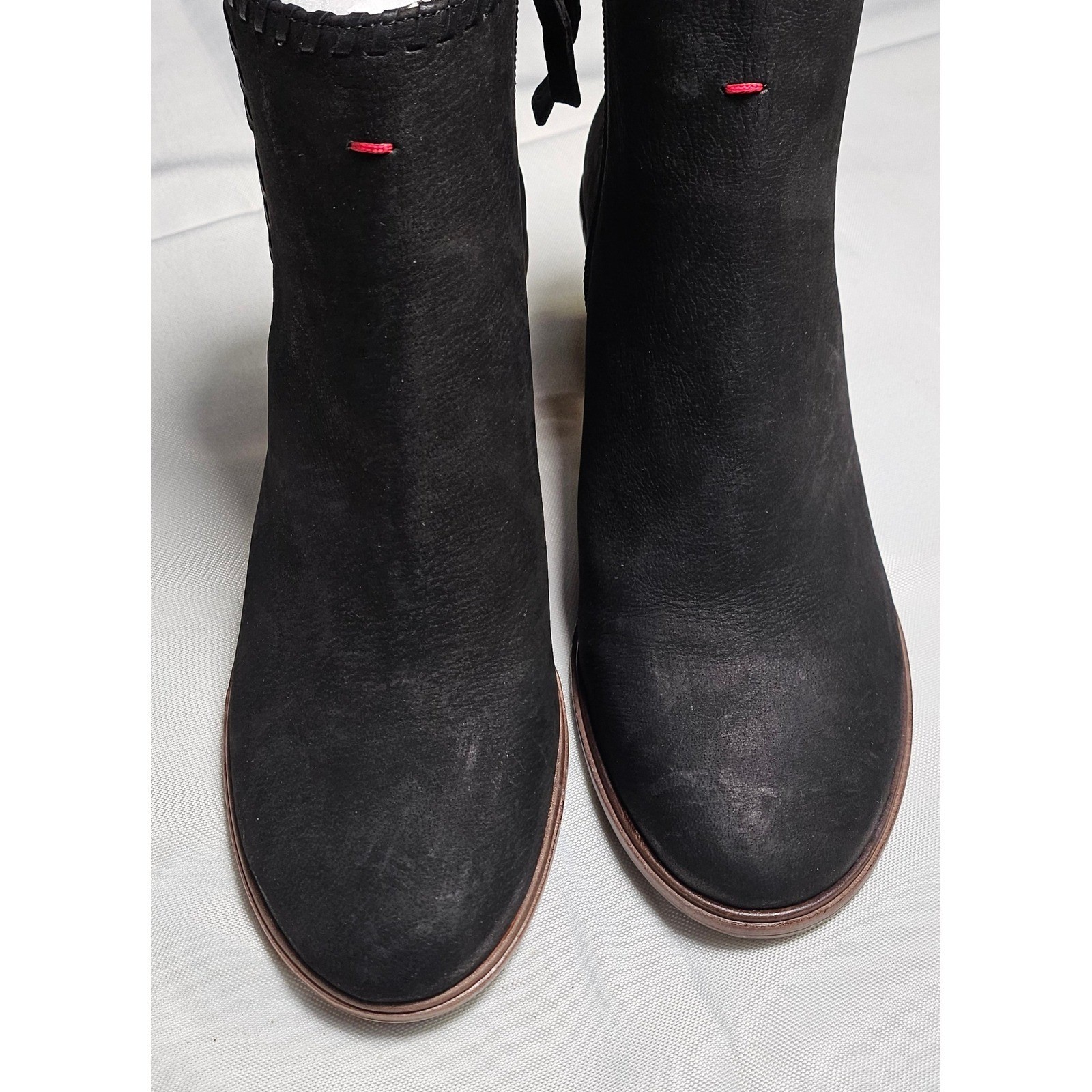 Ellen DeGeneres ED SUSUMU Black Nubuck Leather Ankle Boots Side Zip Womens 5.5