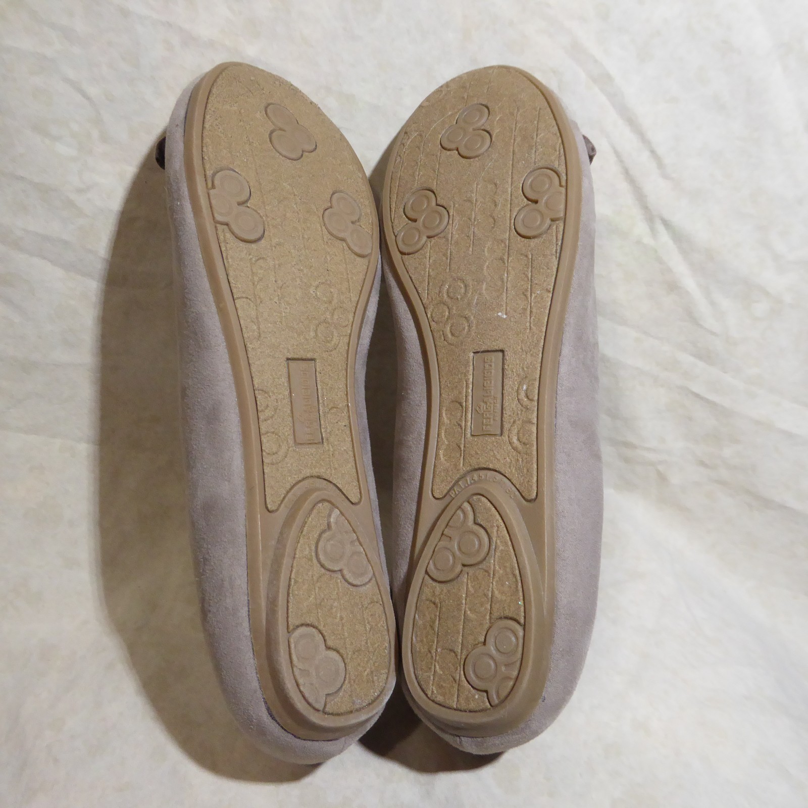 🩰 Fergalicious Ballet Flats sz 10 M Oyster Tan Suede Textile; Ruche Details