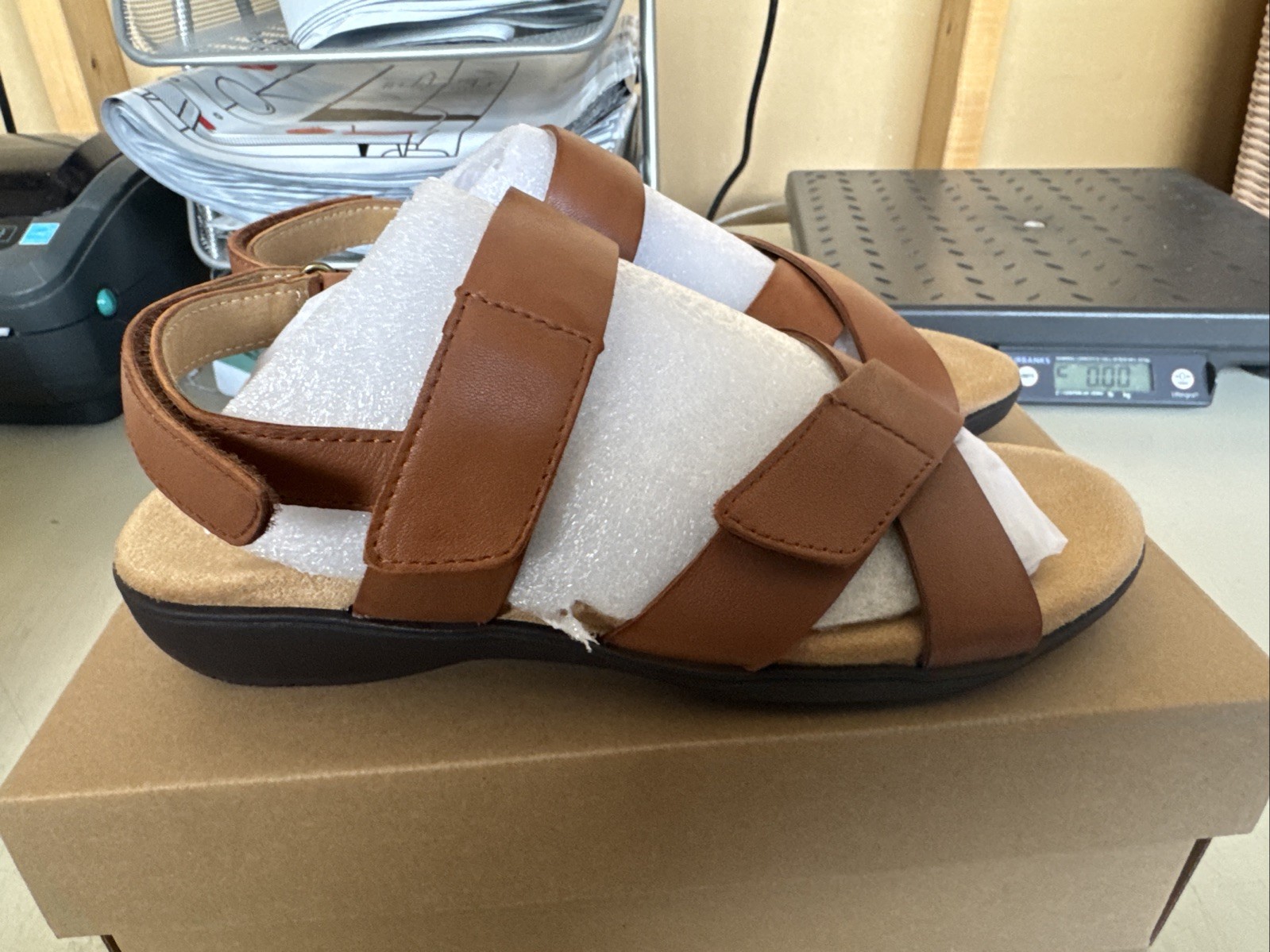 PICK SIZE / COLOR – Trotters T2417 Women River Leather Strap Strap Sandals Shoes