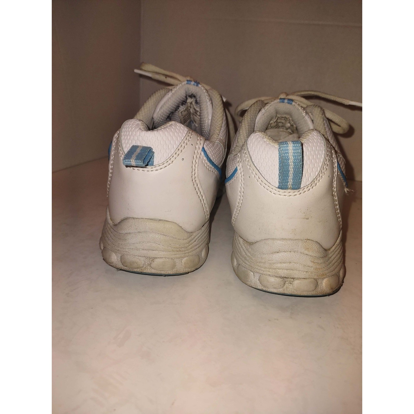 Danskin Now Joanie Womens 9 White Blue Silver Athletic Walking Sneakers 2585678