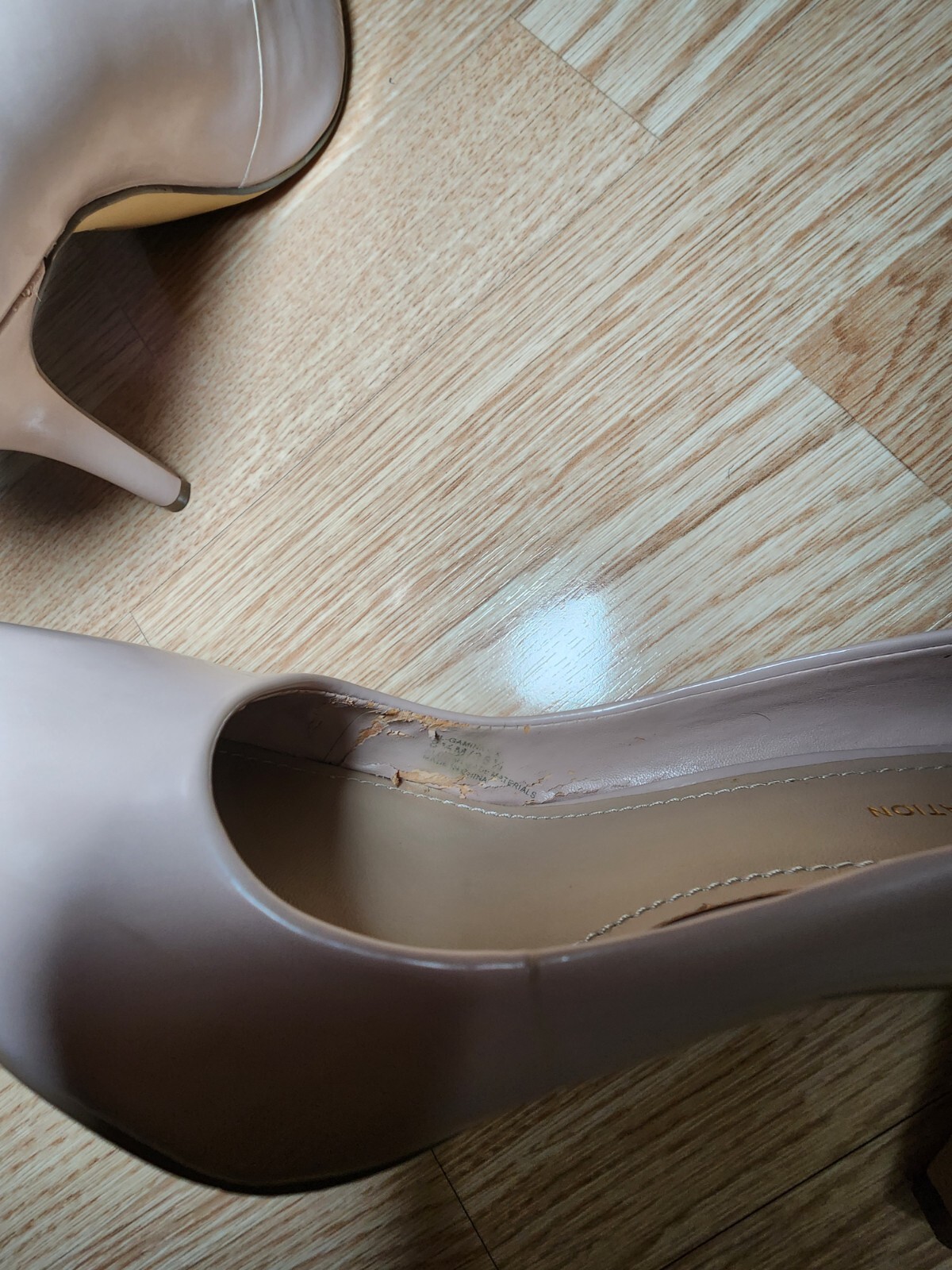 BCBGeneration size 8.5 pale pink nude pointed toe patent leather pumps heels