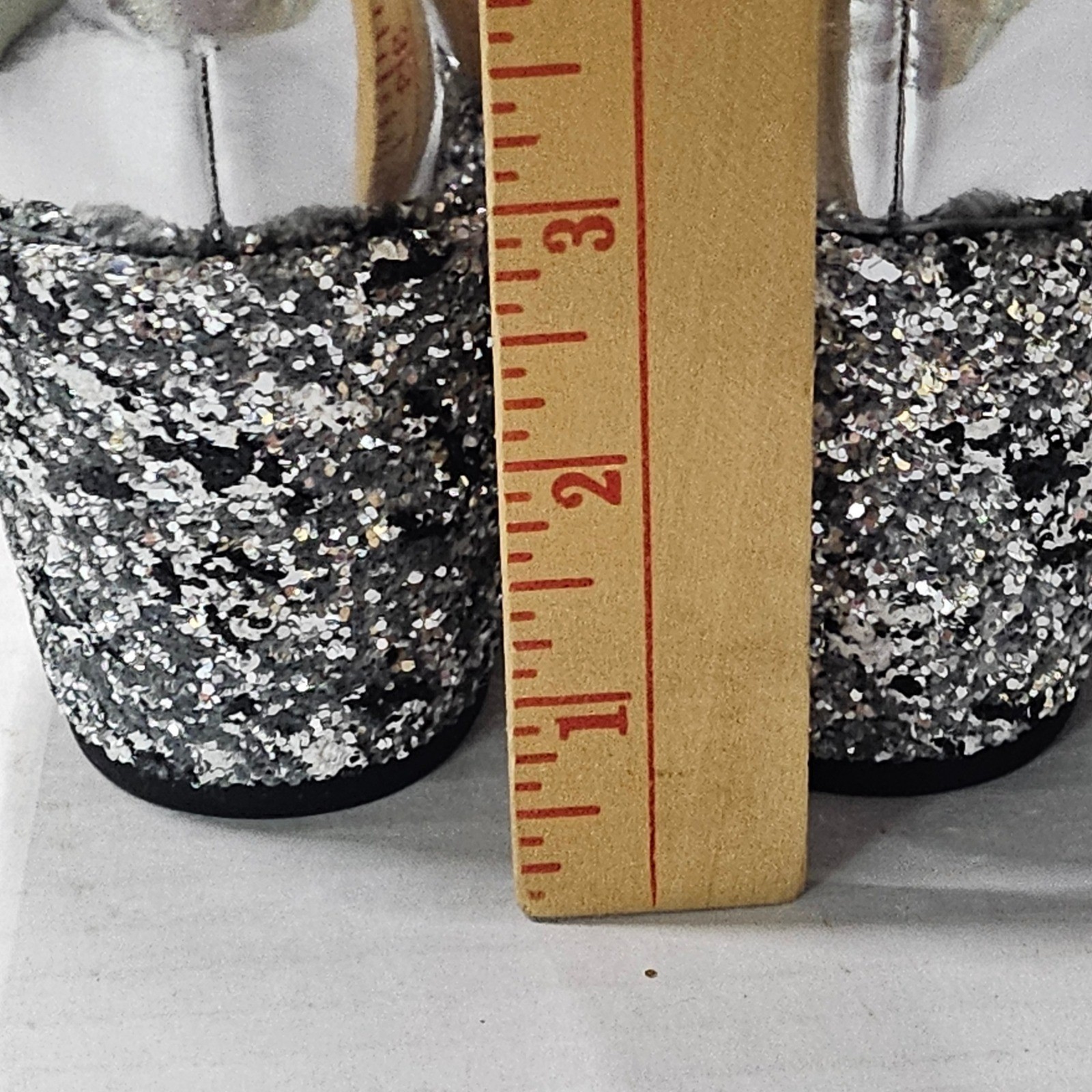Marc Fisher Safia Silver Metallic Glitter Block Heel Sandals Womens 6.5M QMSAFIA