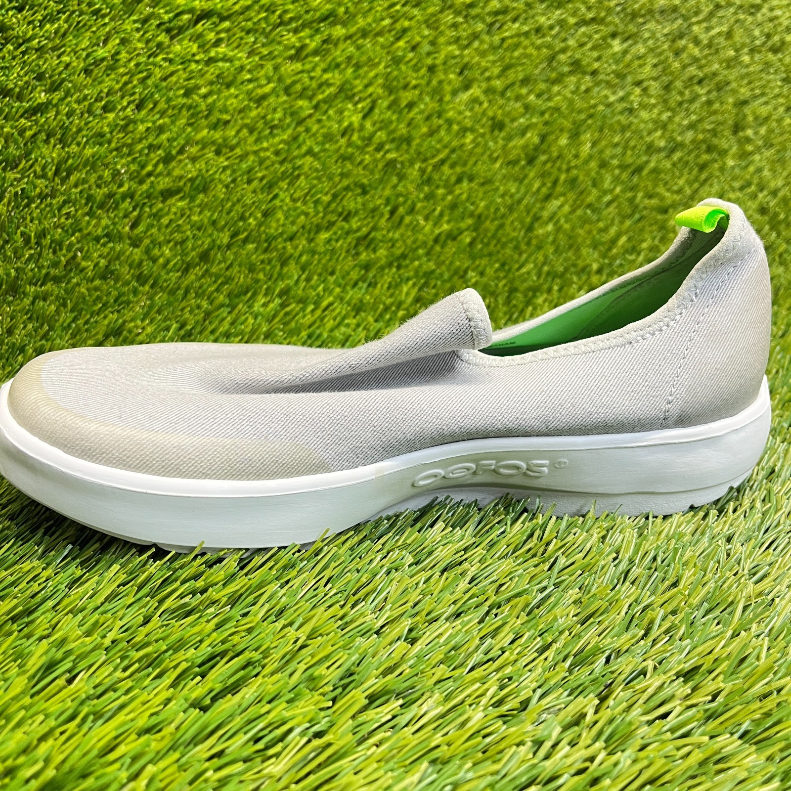 OOFOS OOmg eeZee Low Womens Size 8.5 Gray Casual Walking Slip On Recovery Shoes
