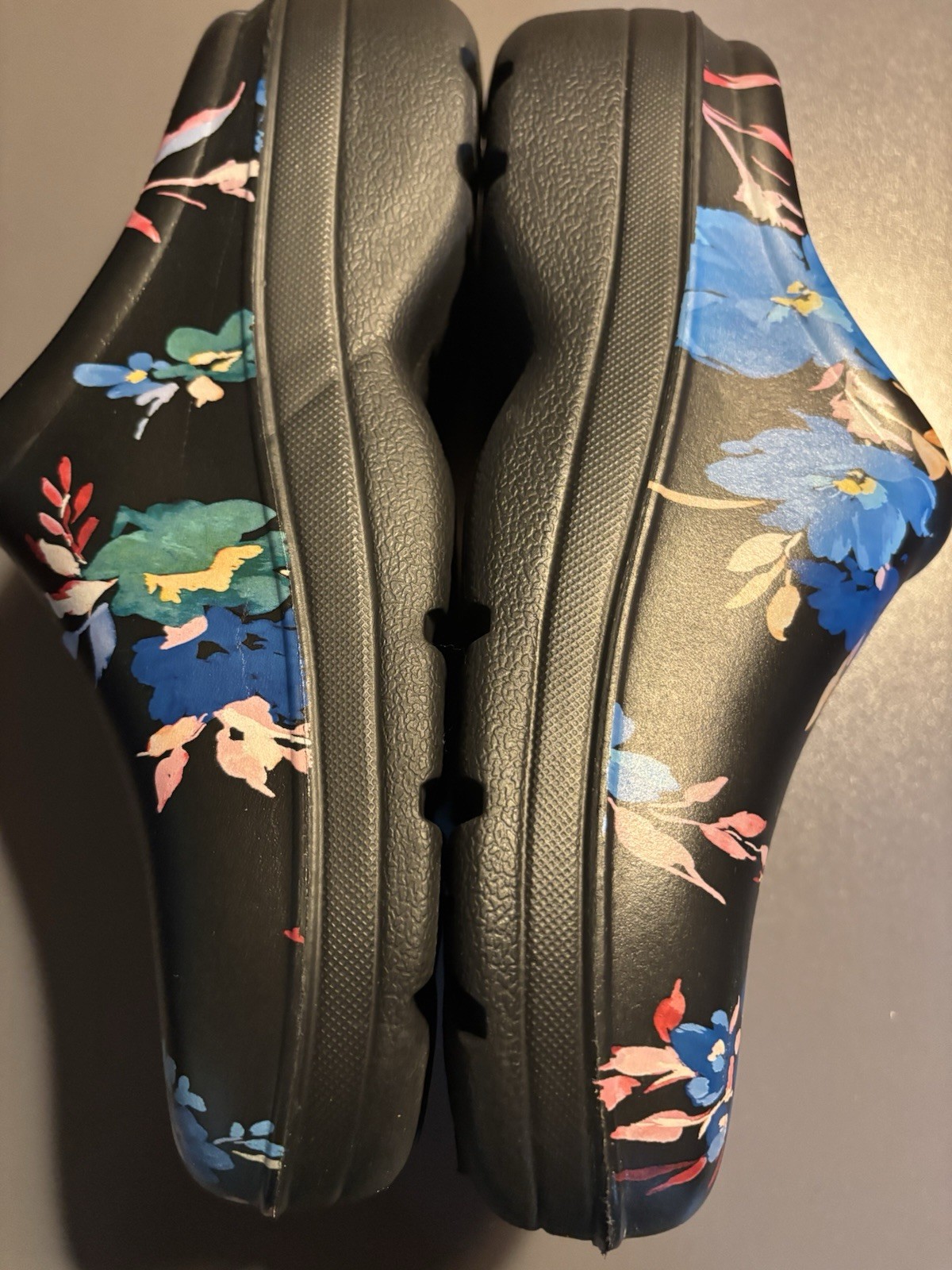 Totes Everywear Women’s Clogs Black Gardening Floral Size 8 Slip On