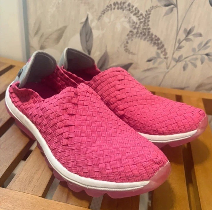 NEW Bernie MEV Gummies Air Woven Elastic Comfort Sneakers Pink Slip On size 8