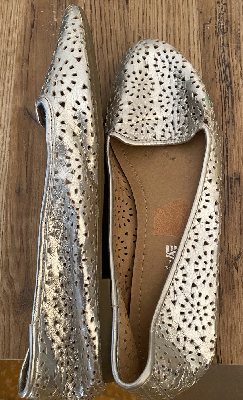 American Eagle Silver Ballet Style Flats Gently Used Size 7 Cute Feminine Summer