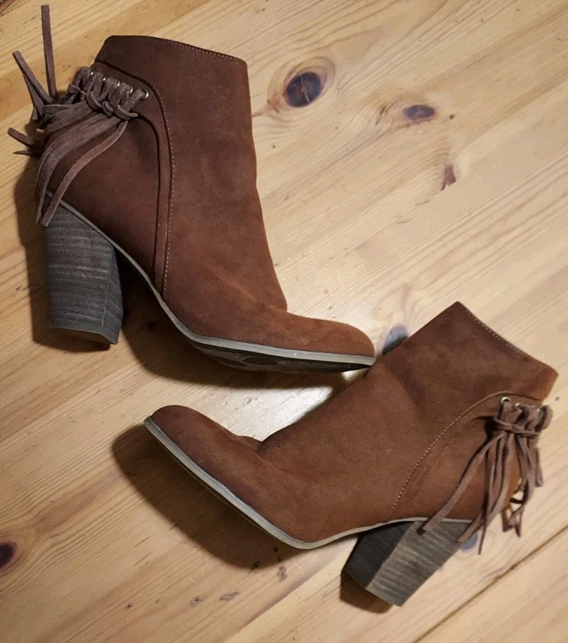 Carlos Santana TWILIGHT Sz 9.5 Brown Suede Leather Ankle Booties Heel Fringe