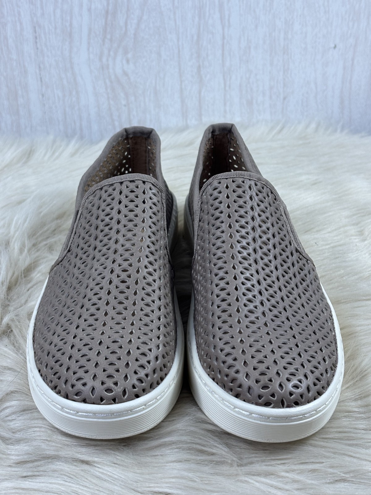 NWOT Sofft Somers II Sneakers Taupe Perforated Leather Slip On Womens 8M