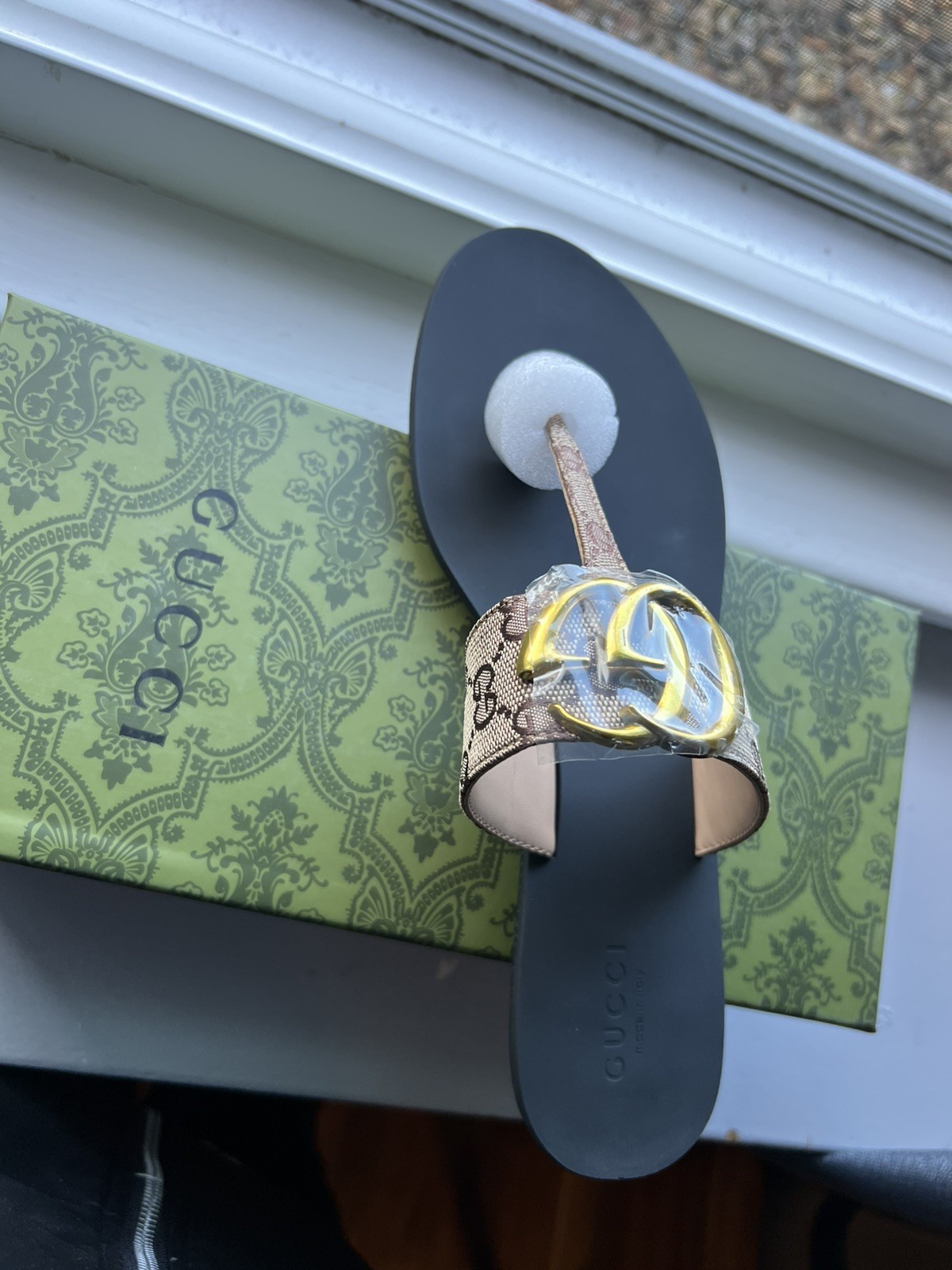 Gucci GG Marmont Thong Sandals Beige Leather Gold Logo Flip Flops Women 40