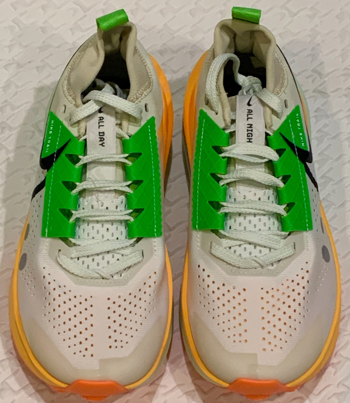 NIKE Zegama 2 Summit White Green Orange Black Trail Running Shoes Womens Sz 7.5