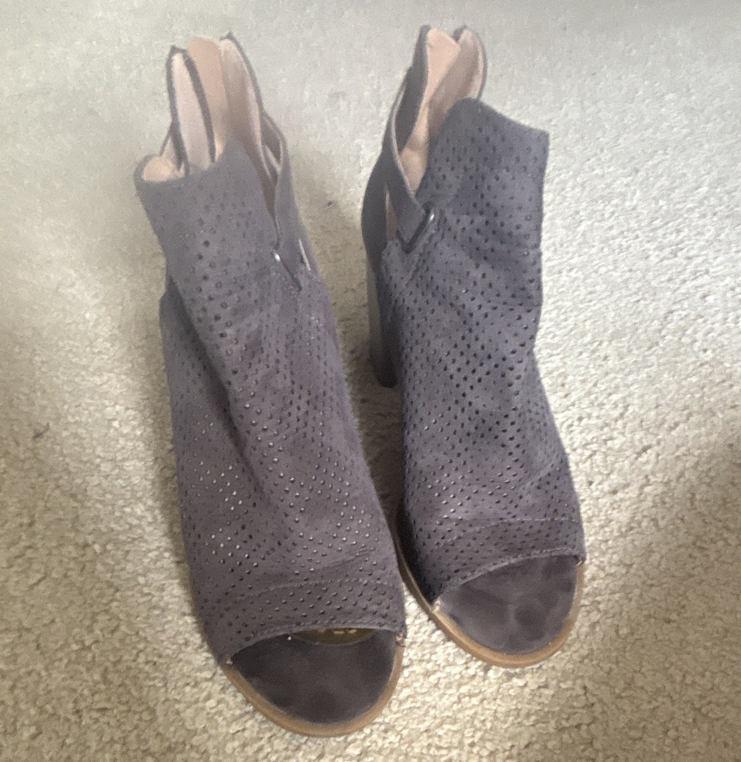 Express Women’s Gray Suede Open Toe Perforated Bootie Heel Ankle Strap Zip 9