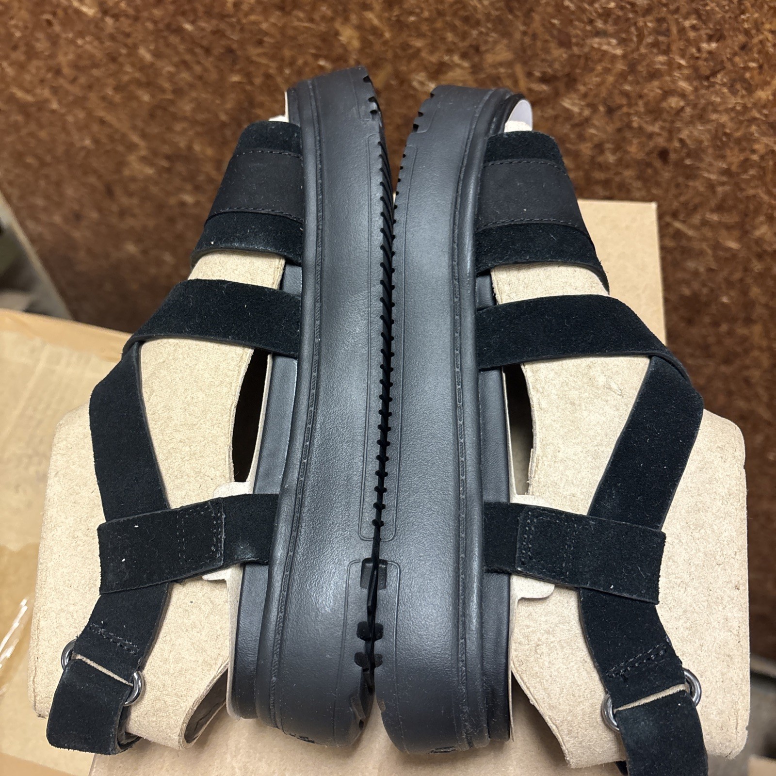 UGG ZAYNE II Women’s Size 5 Black Ankle Adjustable Strap Sandals Suede Platform