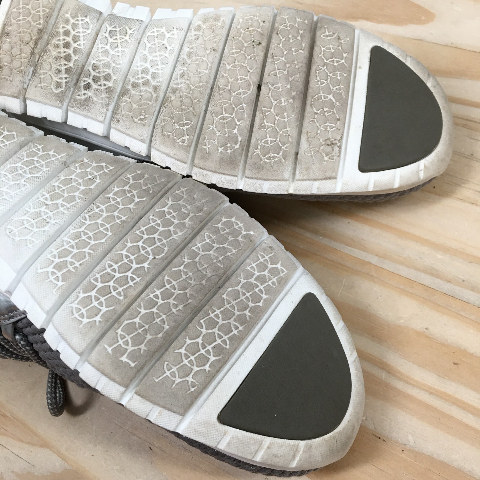 Cole Haan Zerogrand Sneaker Shoes Womens 8.5 B Quilted Lace Up Low Knit Gray