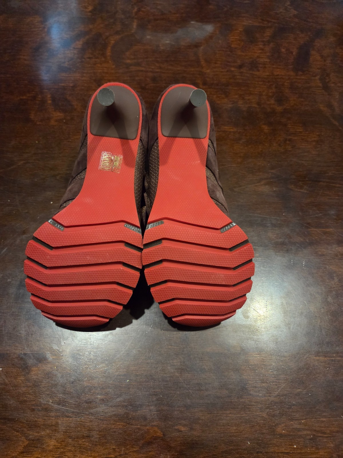 Sneex Hy-Heel. Size 9. Worn once inside. Out of stock online: Limited Edition